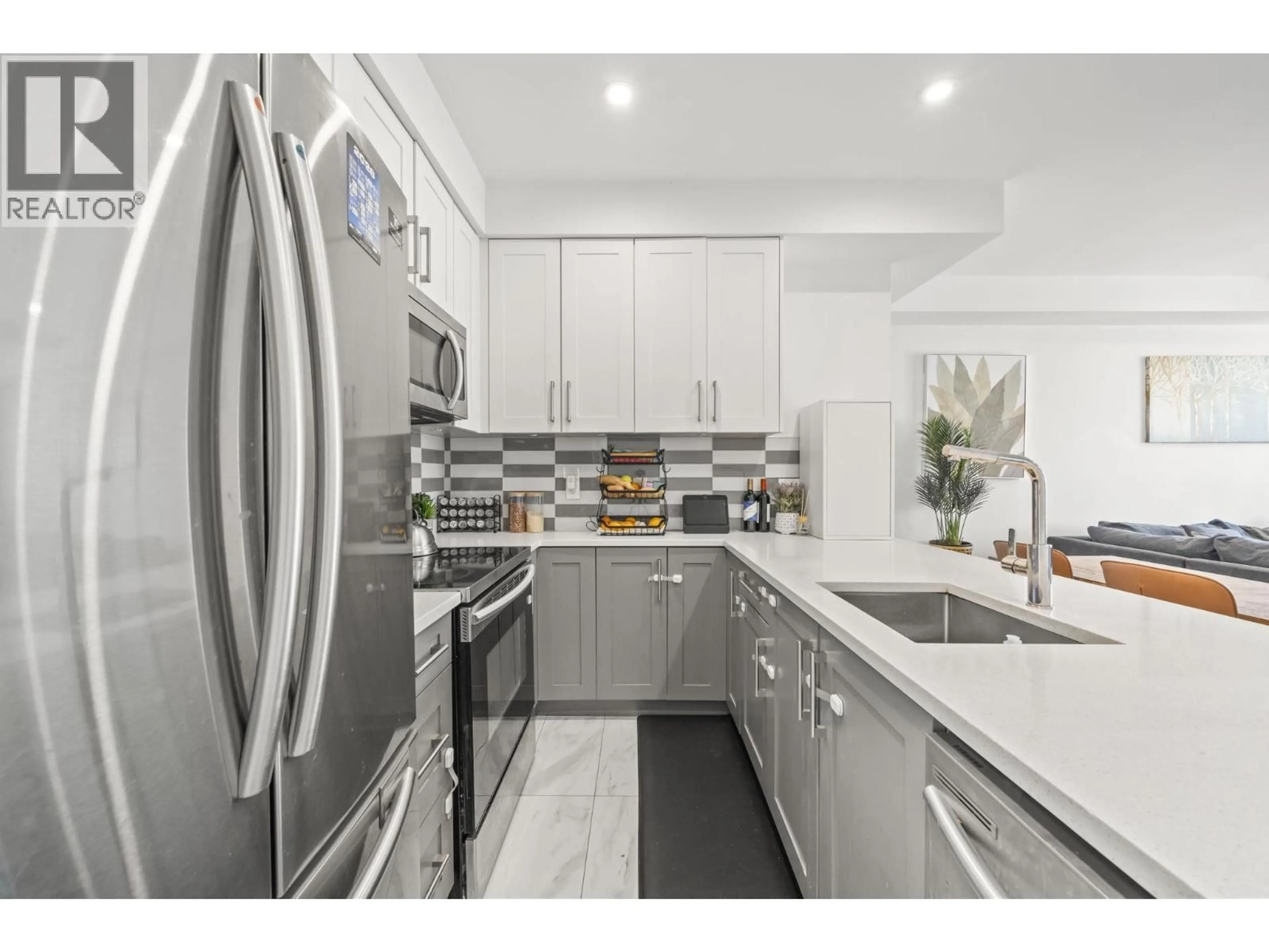 Open concept kitchen, ceramic/tile floor for 507 - 218 CARNARVON STREET, New Westminster British Columbia V3L1B8