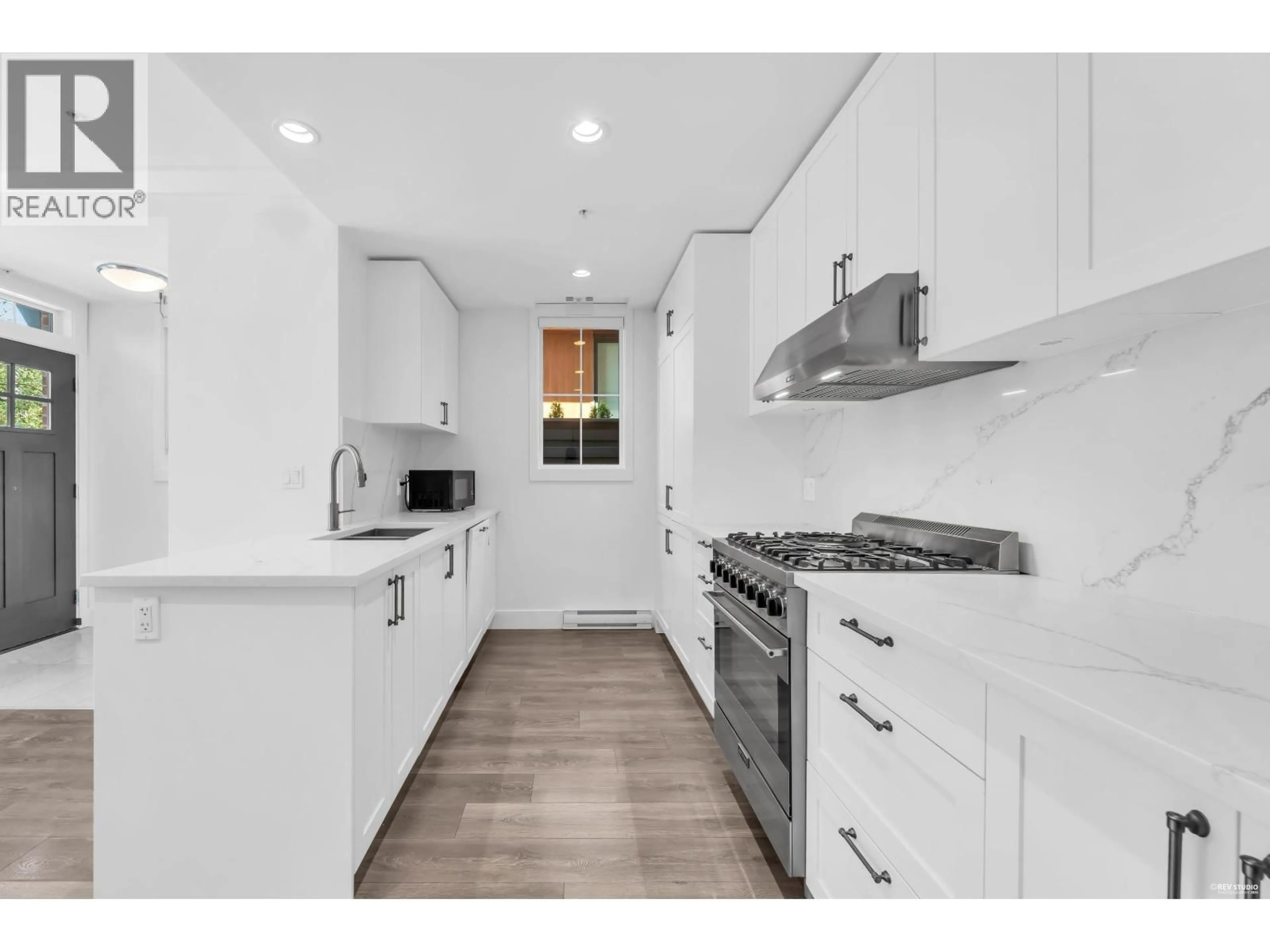 Standard kitchen, unknown for 469 63RD AVENUE, Vancouver British Columbia V5X2J3