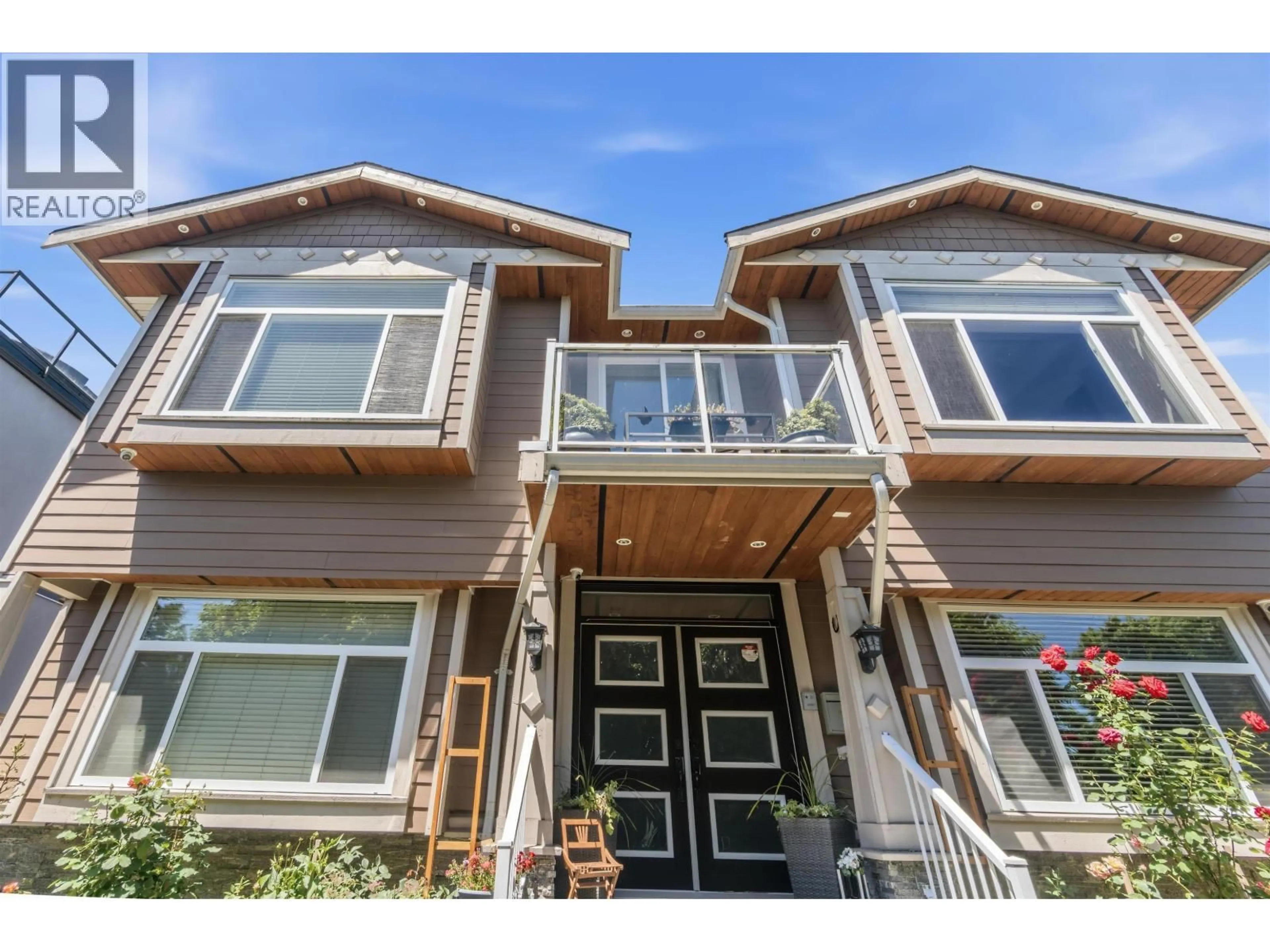 Home with vinyl exterior material, street for 331 EIGHTH AVENUE, New Westminster British Columbia V3L4K7