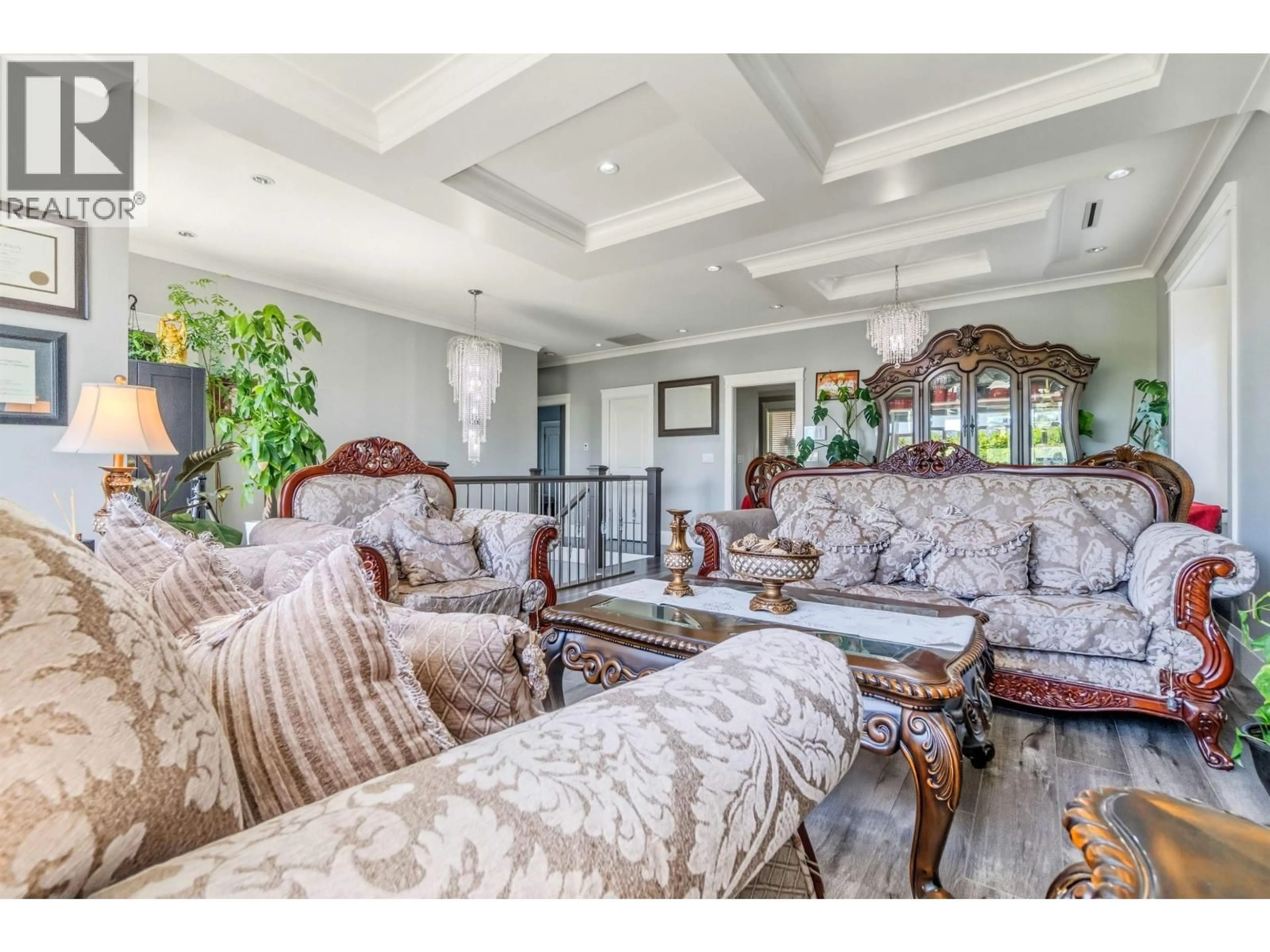 Living room with furniture, unknown for 331 EIGHTH AVENUE, New Westminster British Columbia V3L4K7