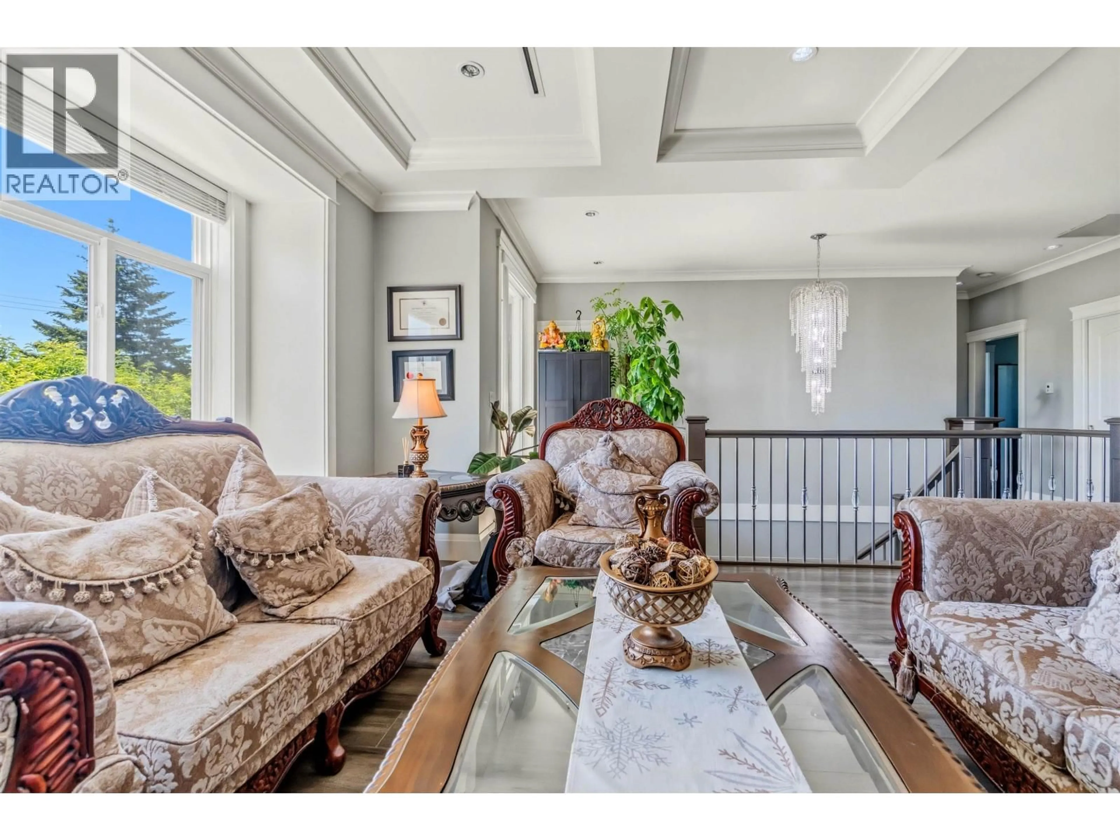 Living room with furniture, unknown for 331 EIGHTH AVENUE, New Westminster British Columbia V3L4K7