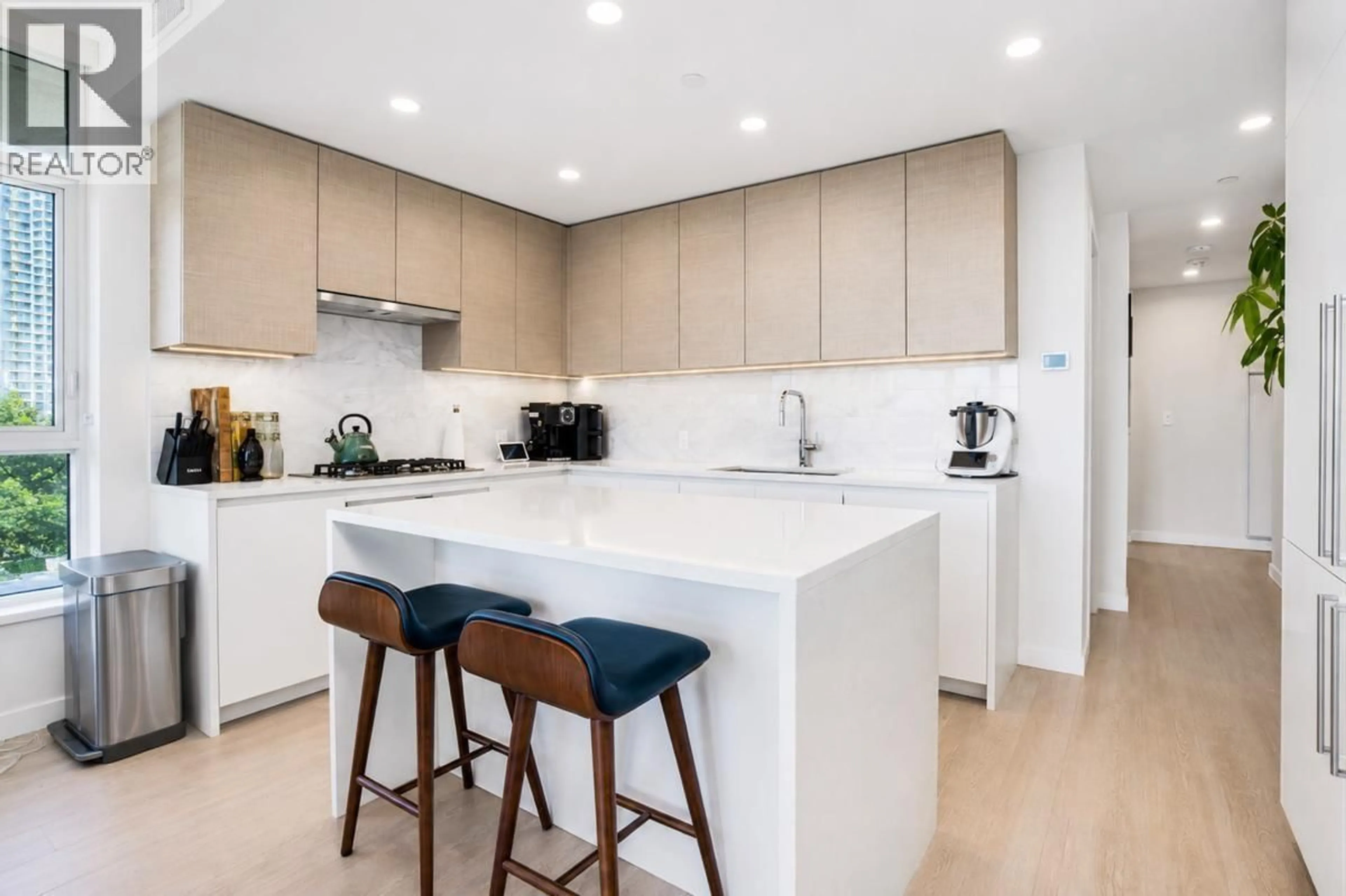 Contemporary kitchen, unknown for 705 - 4168 LOUGHEED HIGHWAY, Burnaby British Columbia V5C6A7