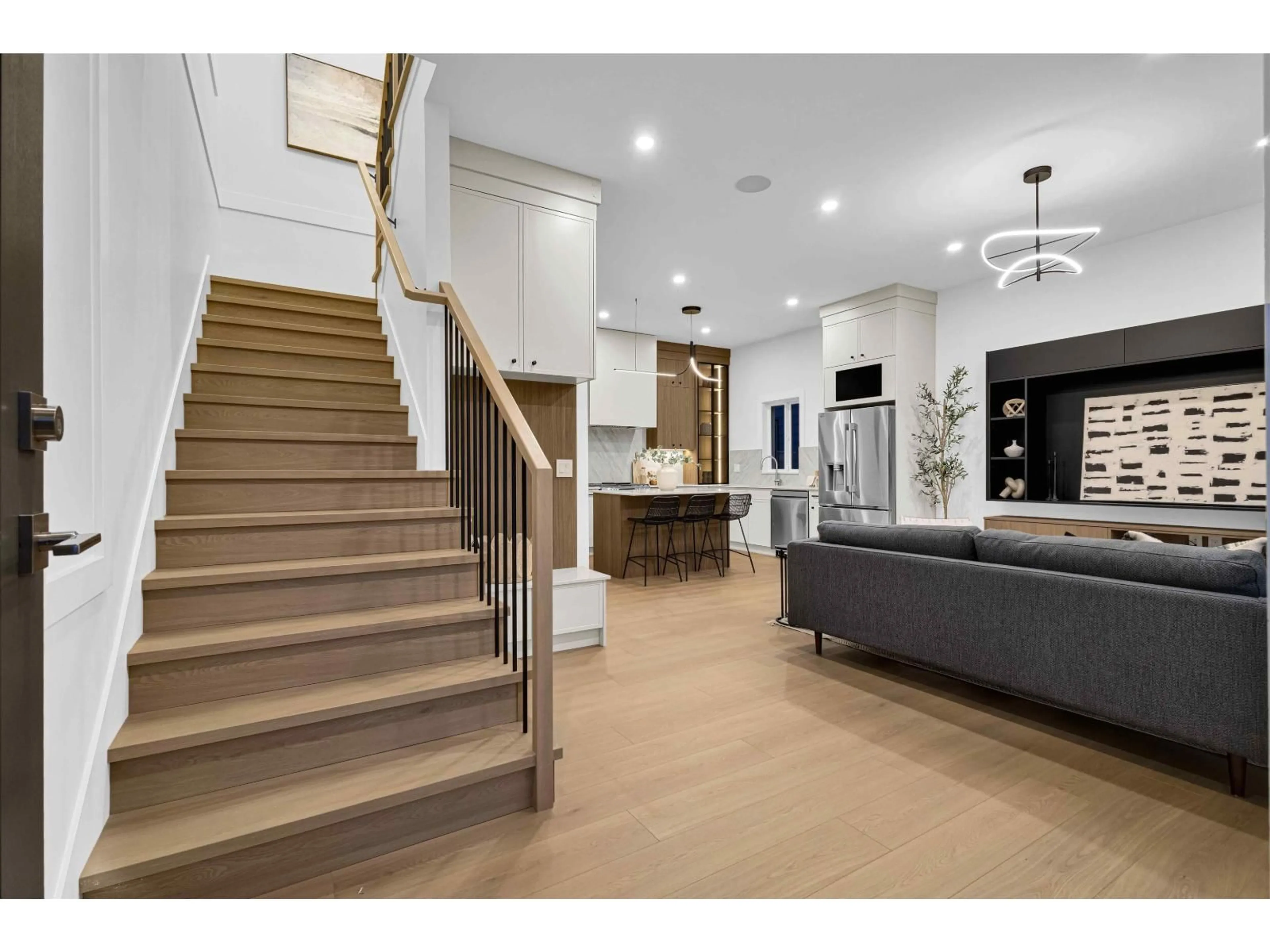 Indoor foyer for 101 - 6356 138 STREET, Surrey British Columbia V3X1E6