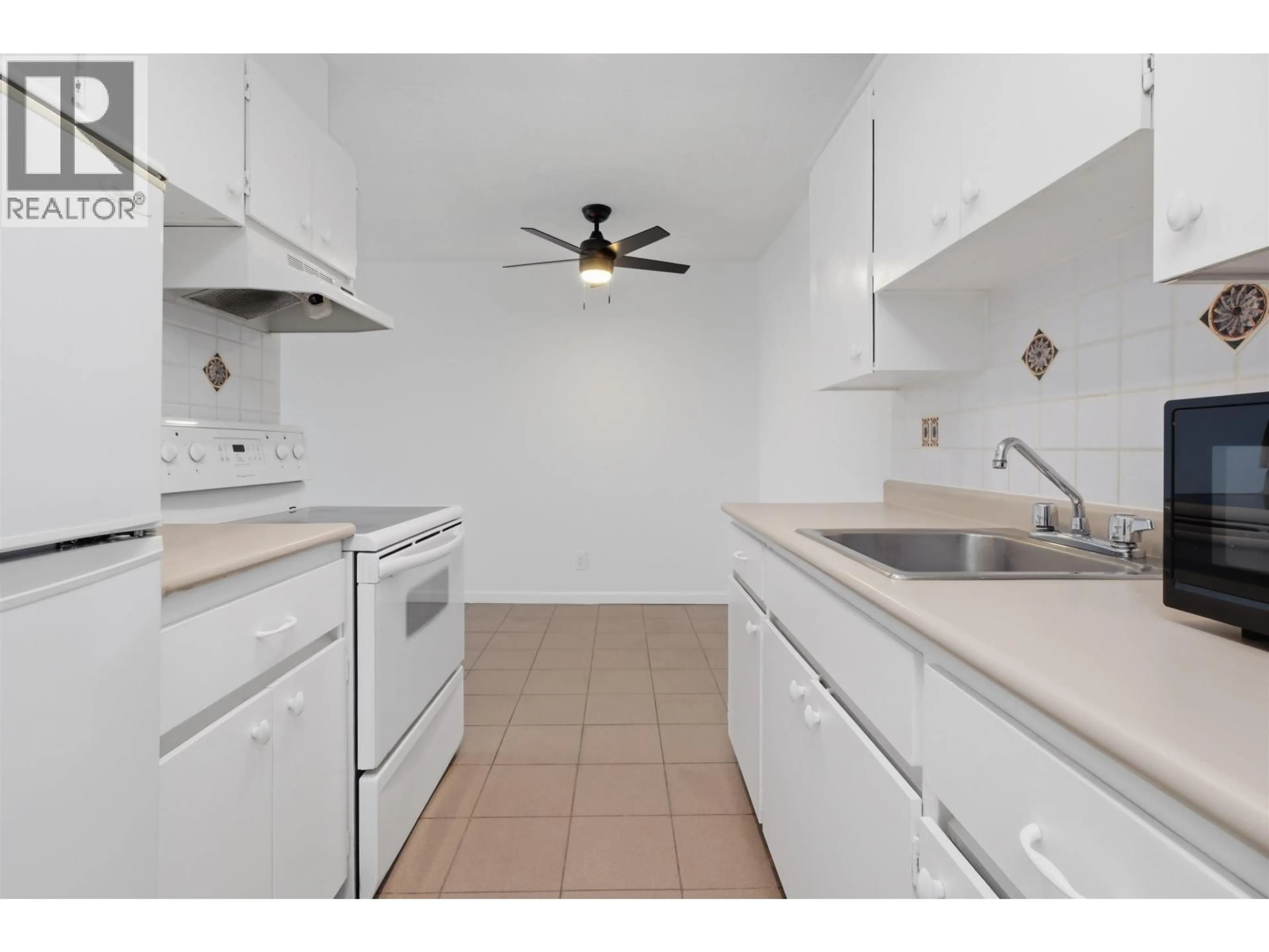 Standard kitchen, unknown for 1405 - 2016 FULLERTON AVENUE, North Vancouver British Columbia V7P3E6