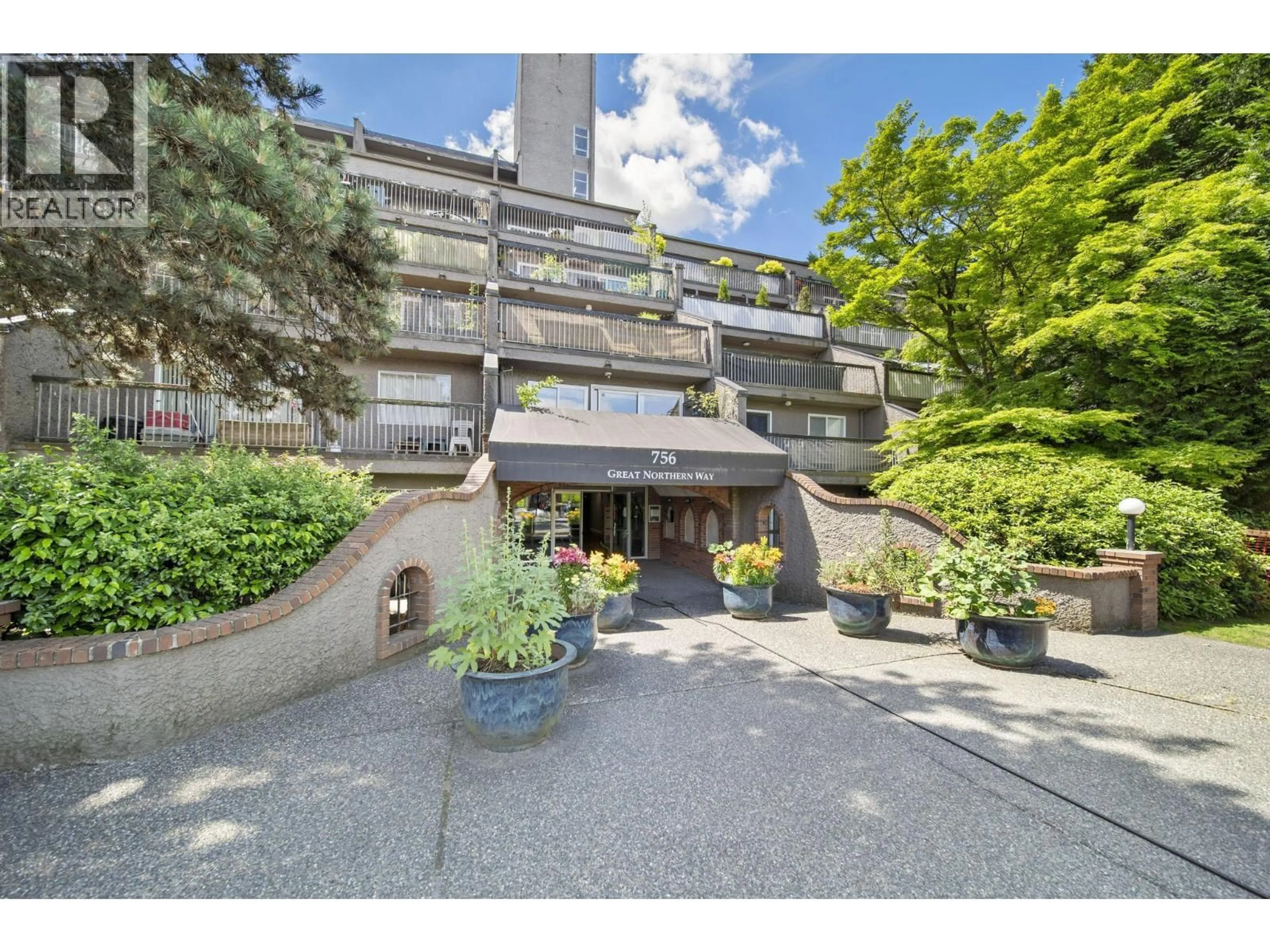Indoor foyer for 606 - 756 GREAT NORTHERN WAY, Vancouver British Columbia V5T1E4