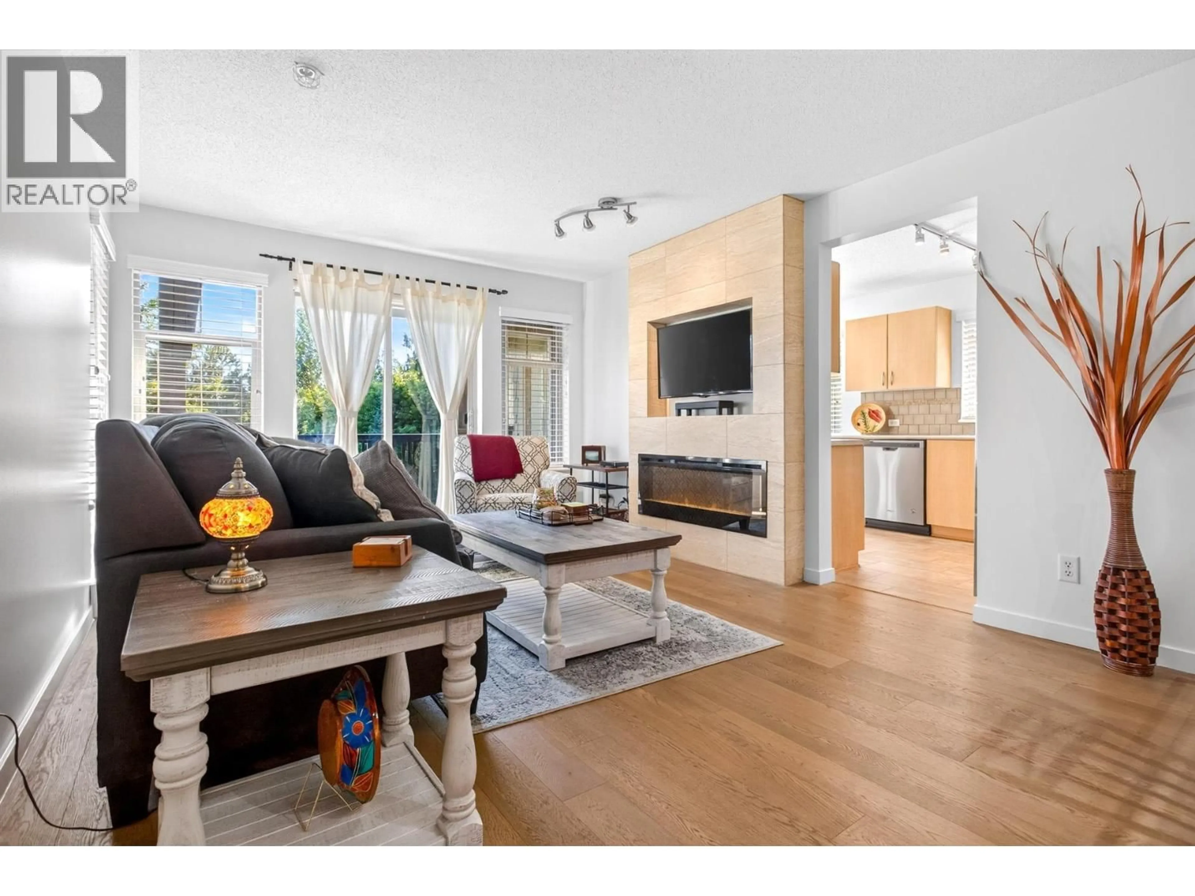 Living room with furniture, wood/laminate floor for 411 - 2998 SILVER SPRINGS BOULEVARD, Coquitlam British Columbia V3E3R7