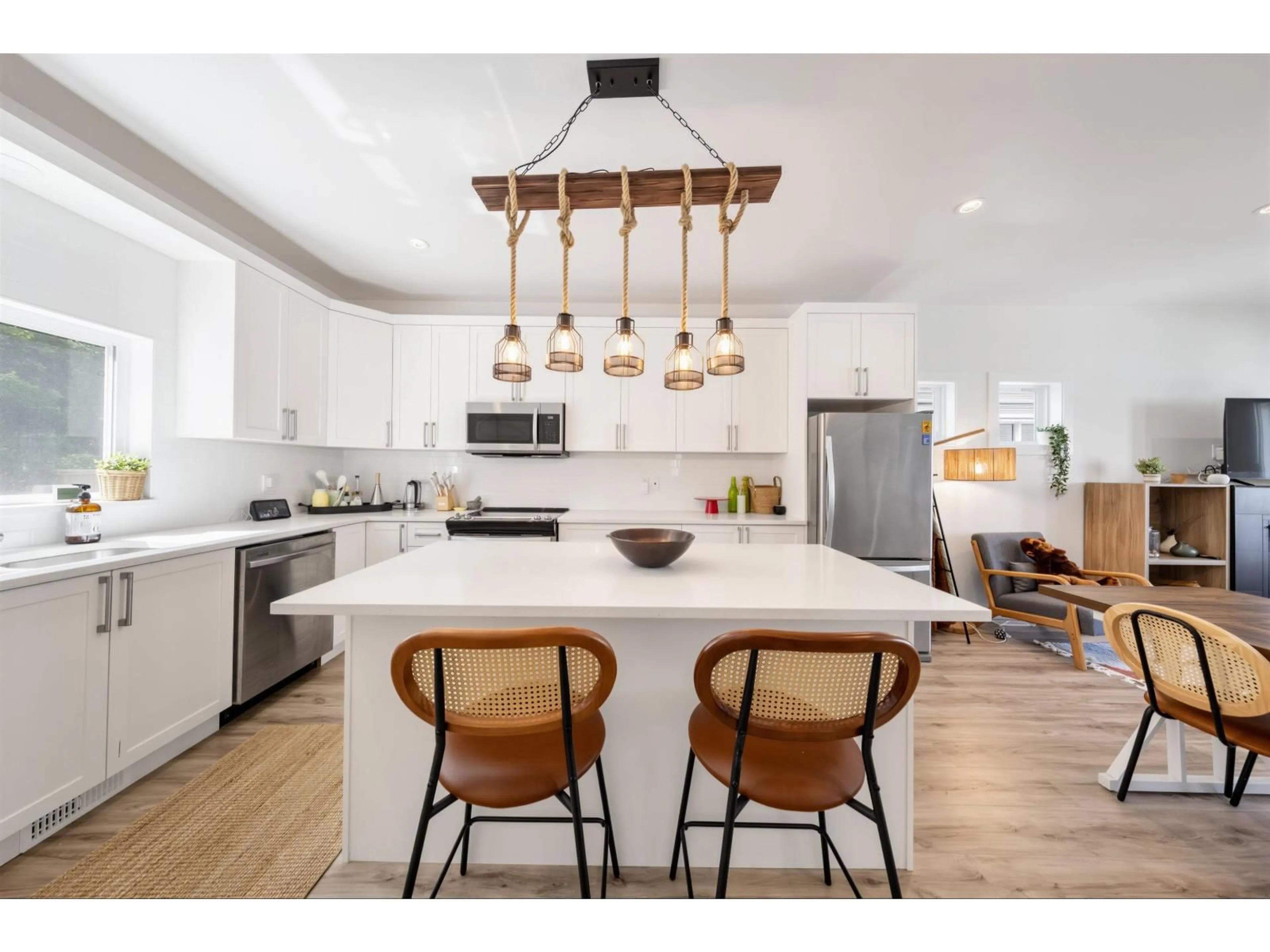 Open concept kitchen, unknown for 16 - 750 HOT SPRINGS ROAD, Harrison Hot Springs British Columbia V0M1K0