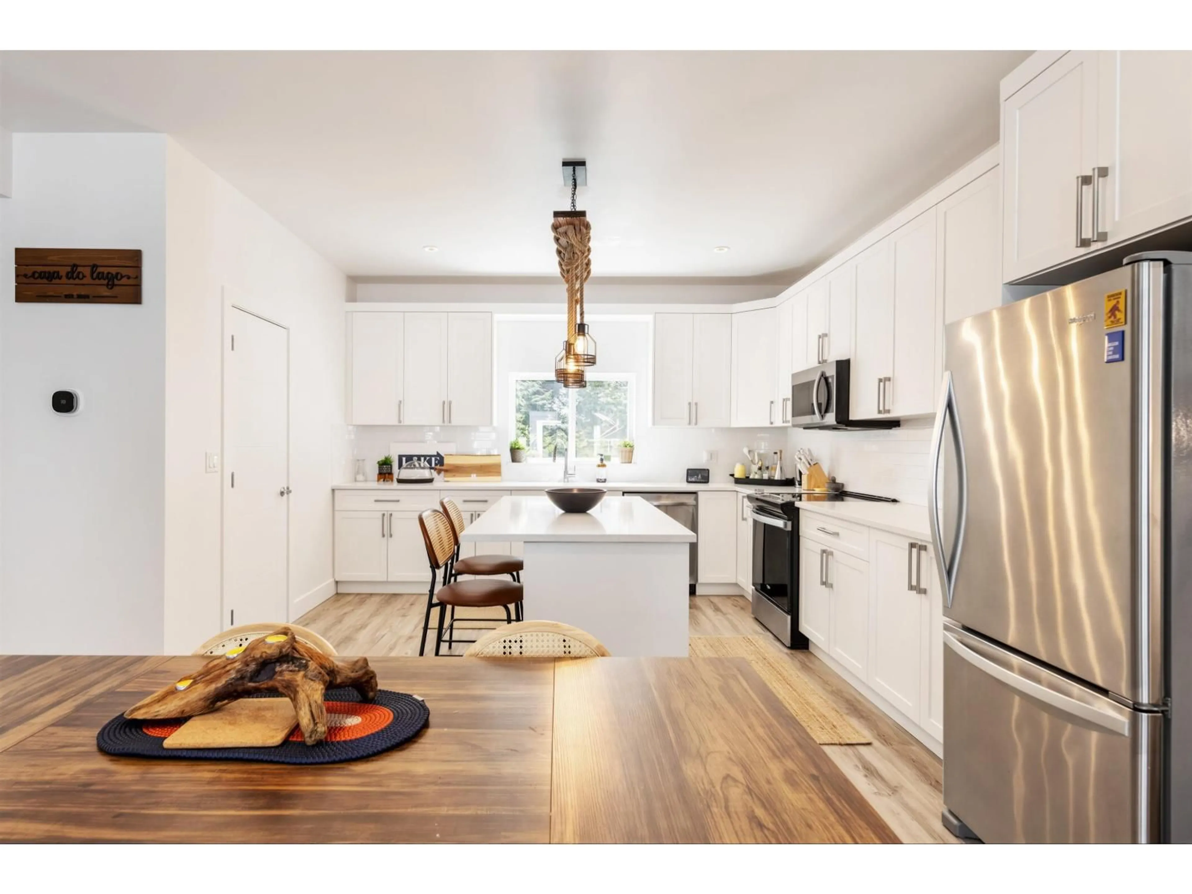 Open concept kitchen, wood/laminate floor for 16 - 750 HOT SPRINGS ROAD, Harrison Hot Springs British Columbia V0M1K0
