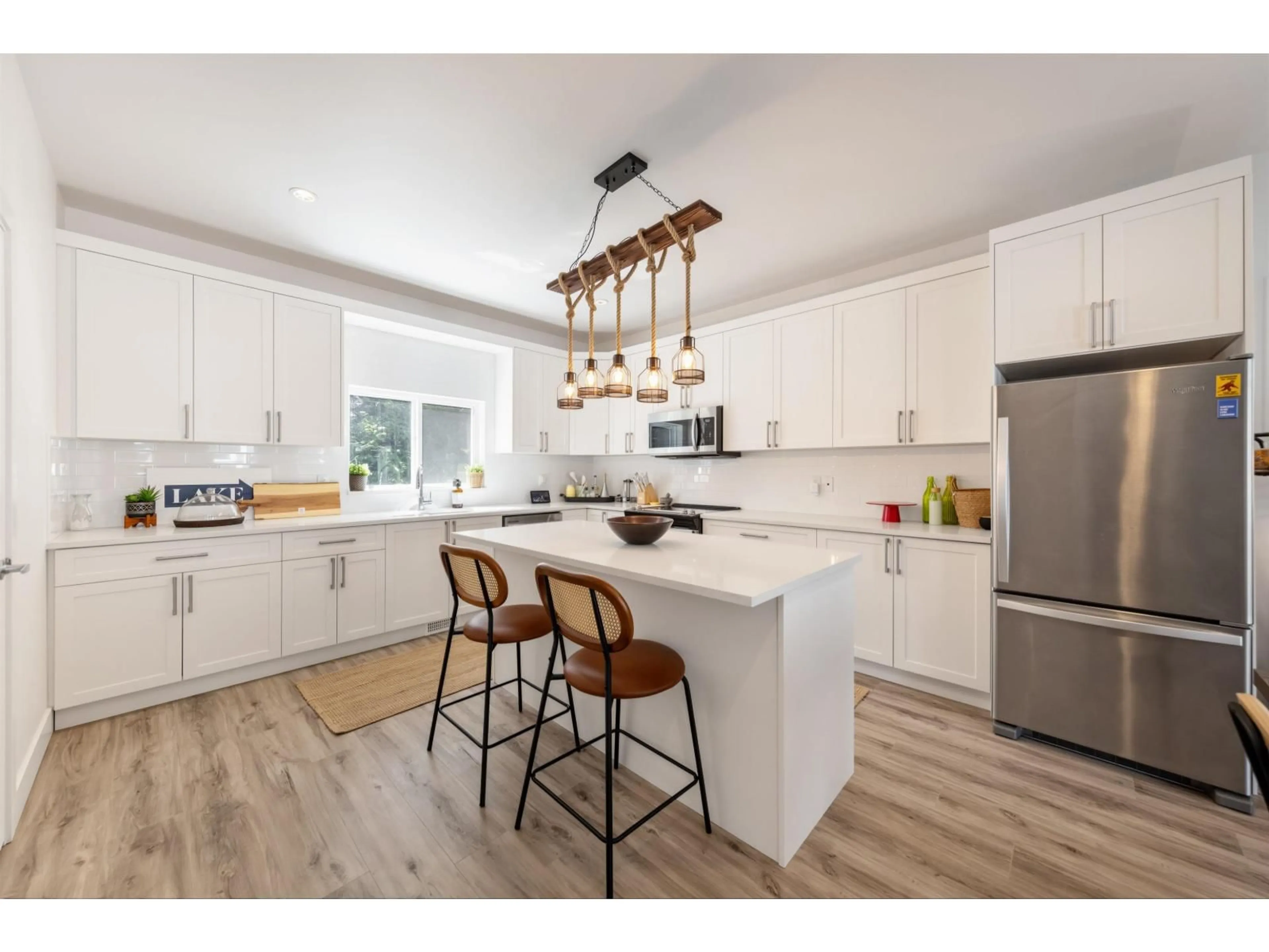 Open concept kitchen, unknown for 16 - 750 HOT SPRINGS ROAD, Harrison Hot Springs British Columbia V0M1K0