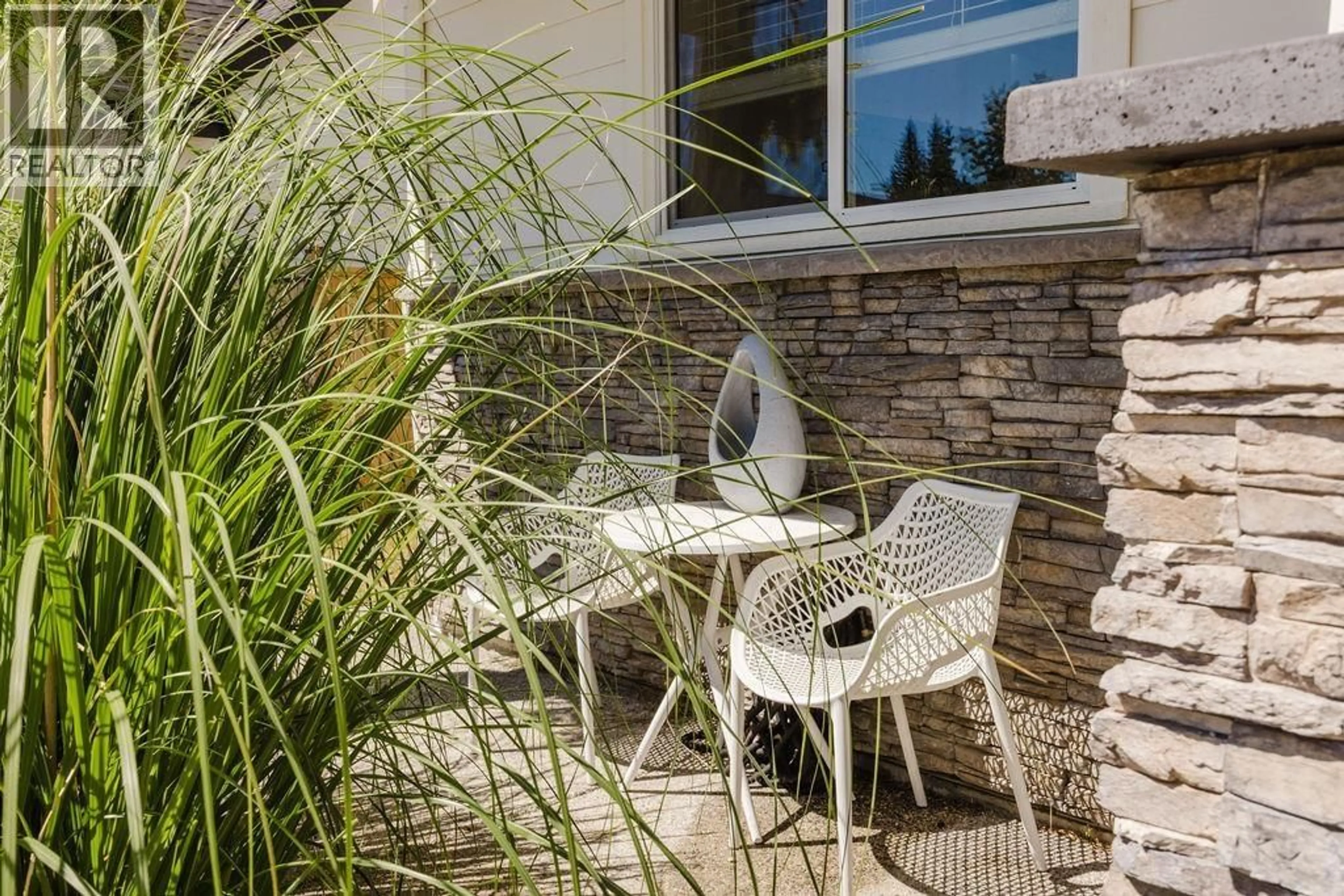 Patio, street for 531 JORDAN WAY, Gibsons British Columbia V0N1V5