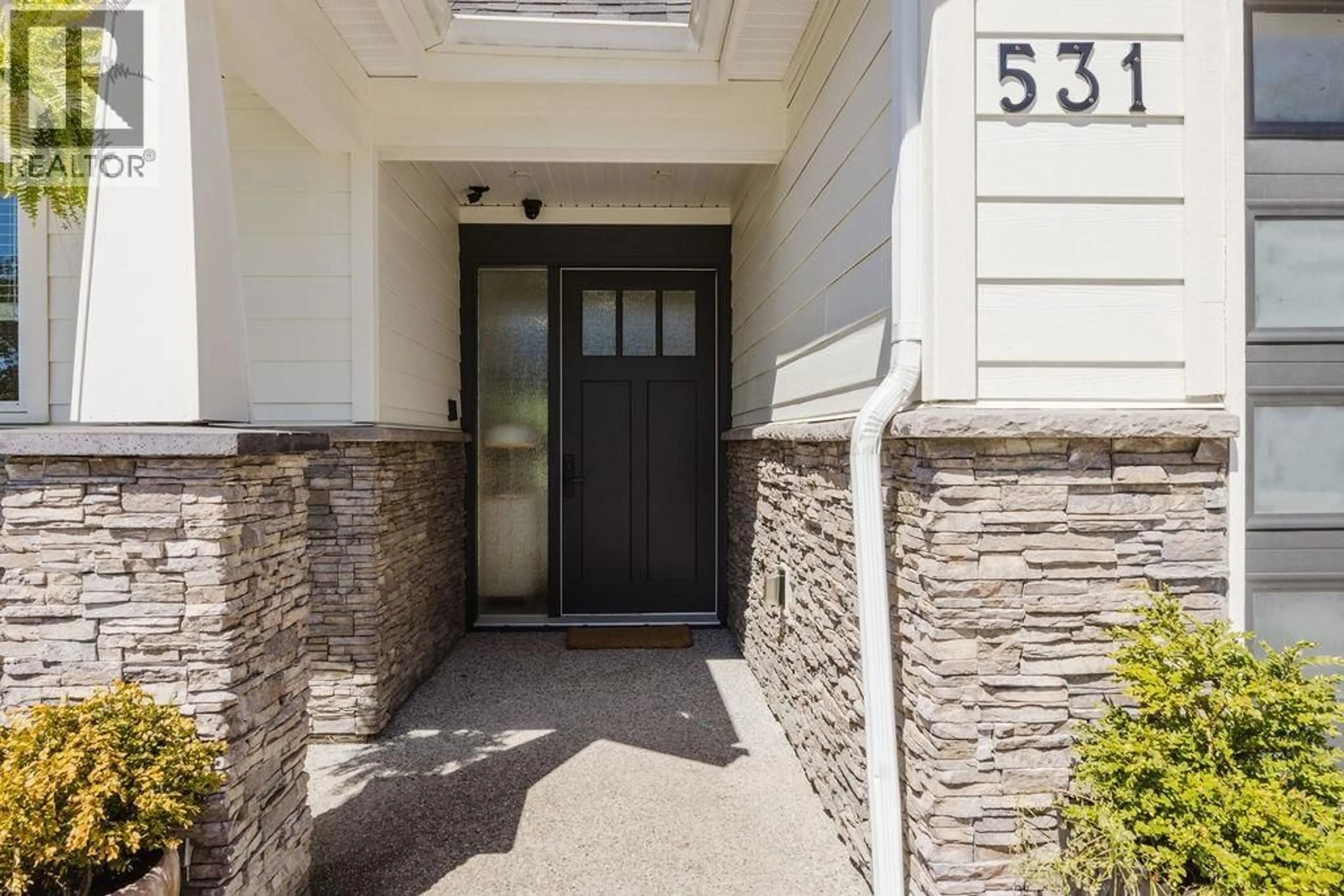Indoor entryway for 531 JORDAN WAY, Gibsons British Columbia V0N1V5