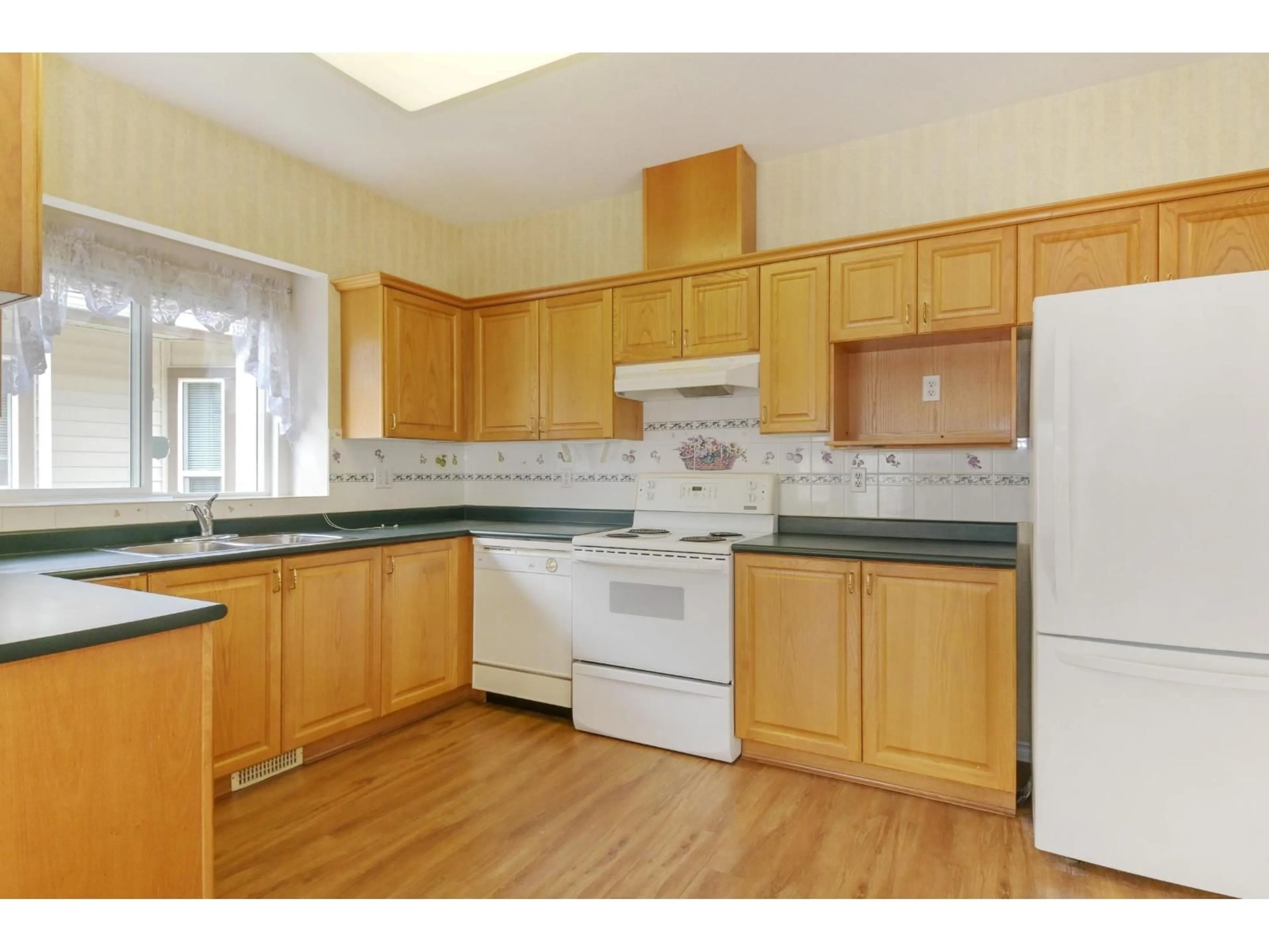 Standard kitchen, unknown for 12 - 18939 65 AVENUE, Surrey British Columbia V3S8Y2