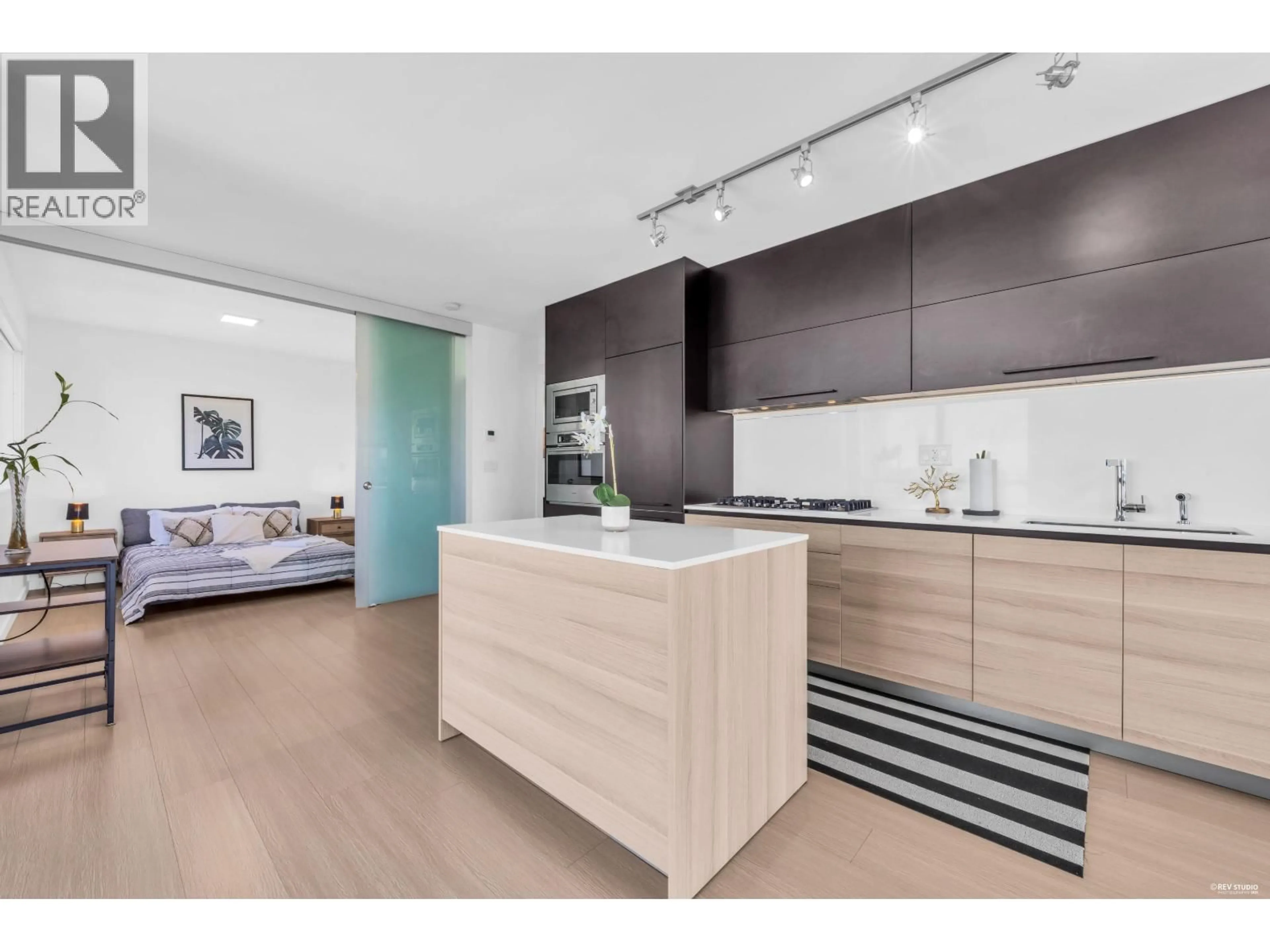 Open concept kitchen, unknown for 1308 - 4488 JUNEAU STREET, Burnaby British Columbia V5C0M4