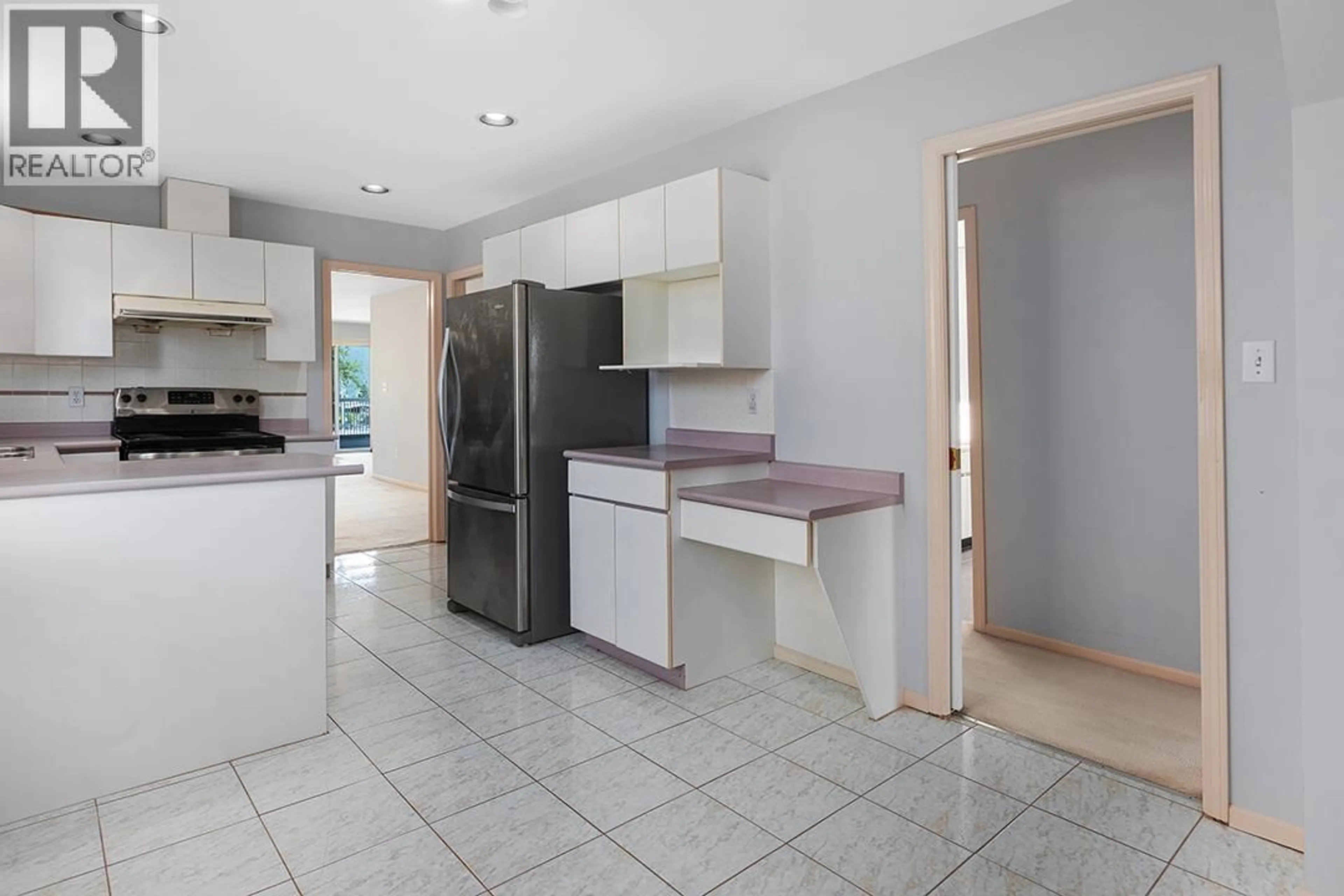Standard kitchen, ceramic/tile floor for 4368 PANDORA STREET, Burnaby British Columbia V5C2B7