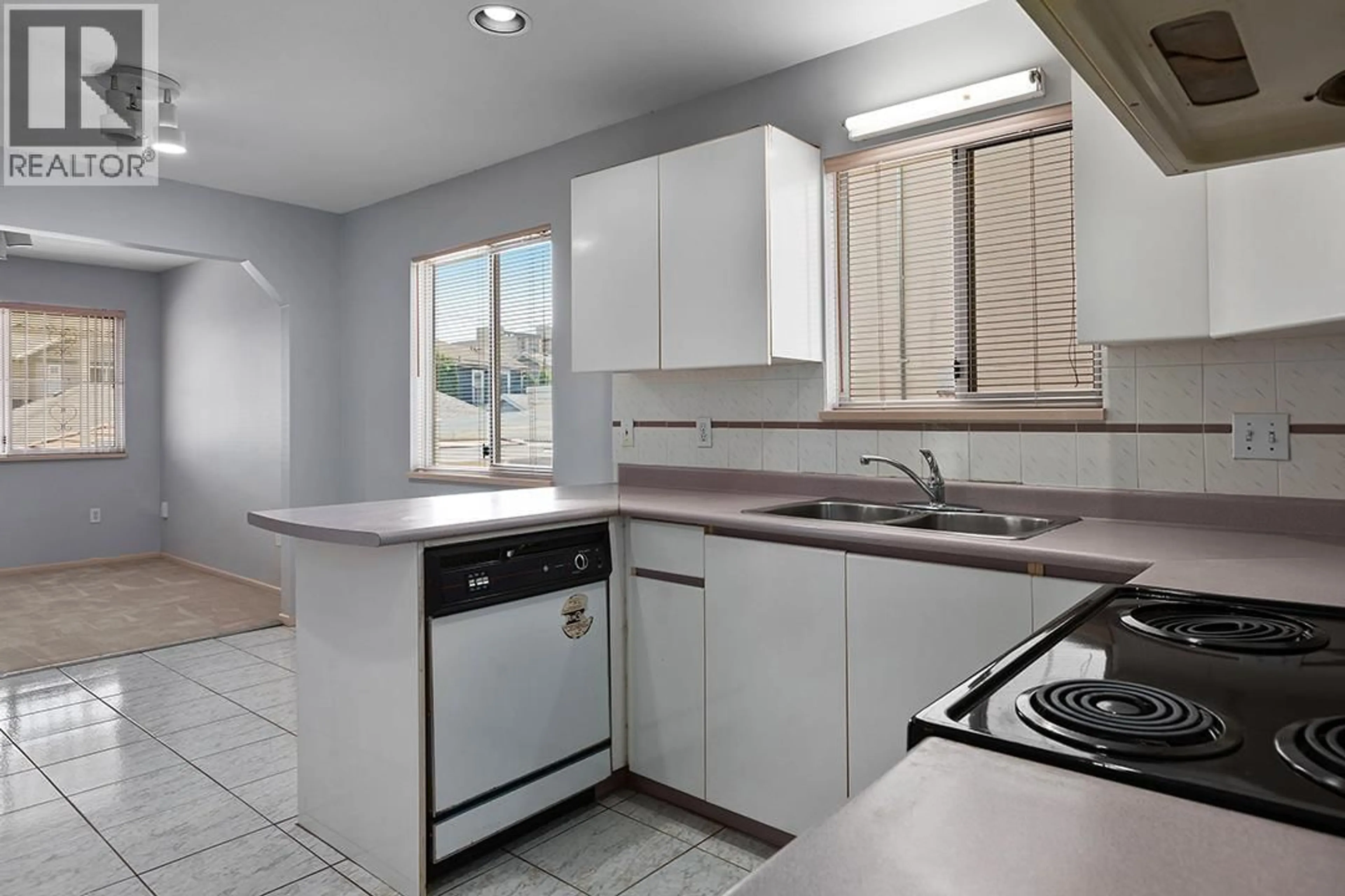 Standard kitchen, unknown for 4368 PANDORA STREET, Burnaby British Columbia V5C2B7