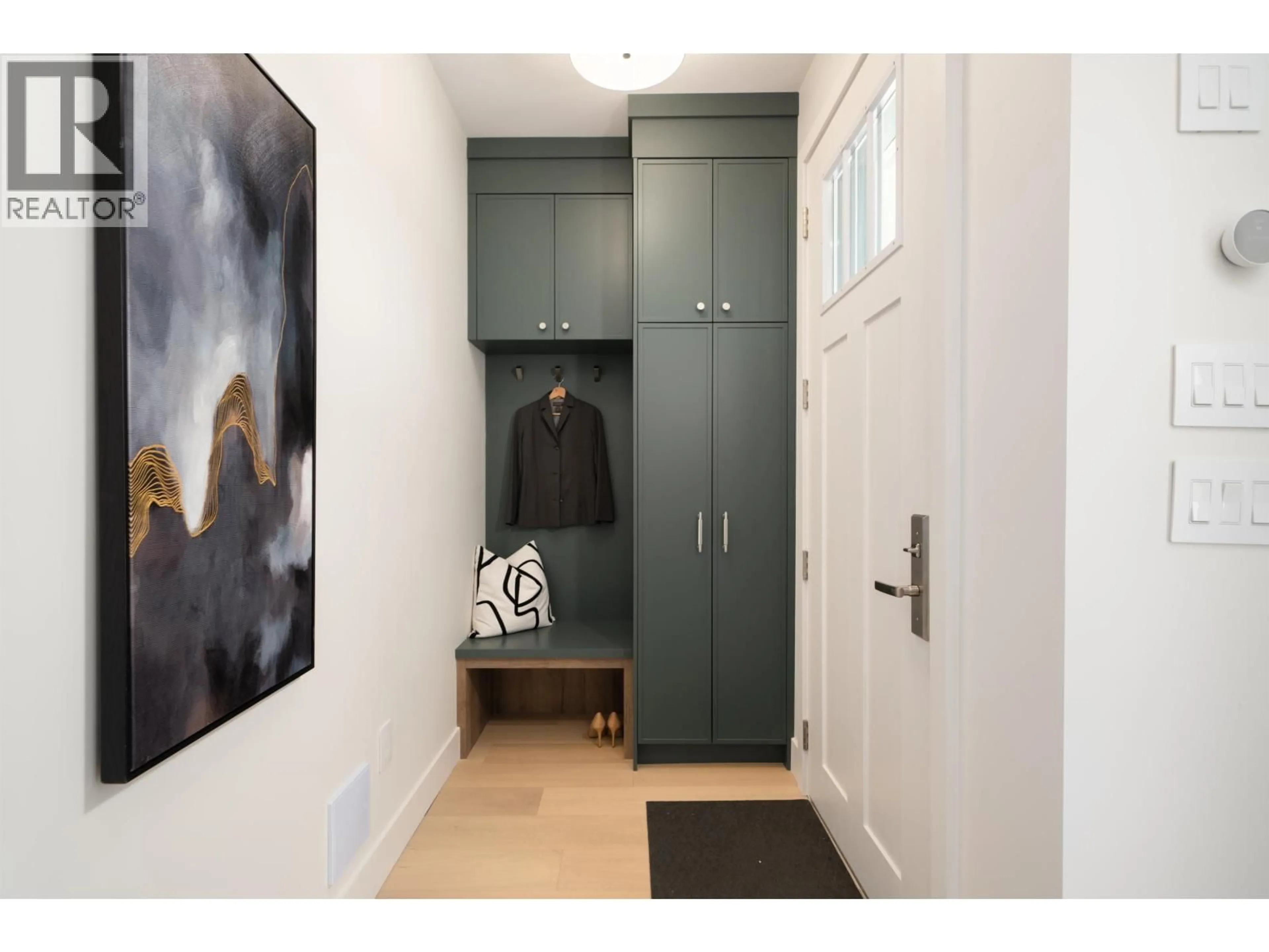 Indoor entryway for 2 - 8508 EAST BOULEVARD, Vancouver British Columbia V6P5E6