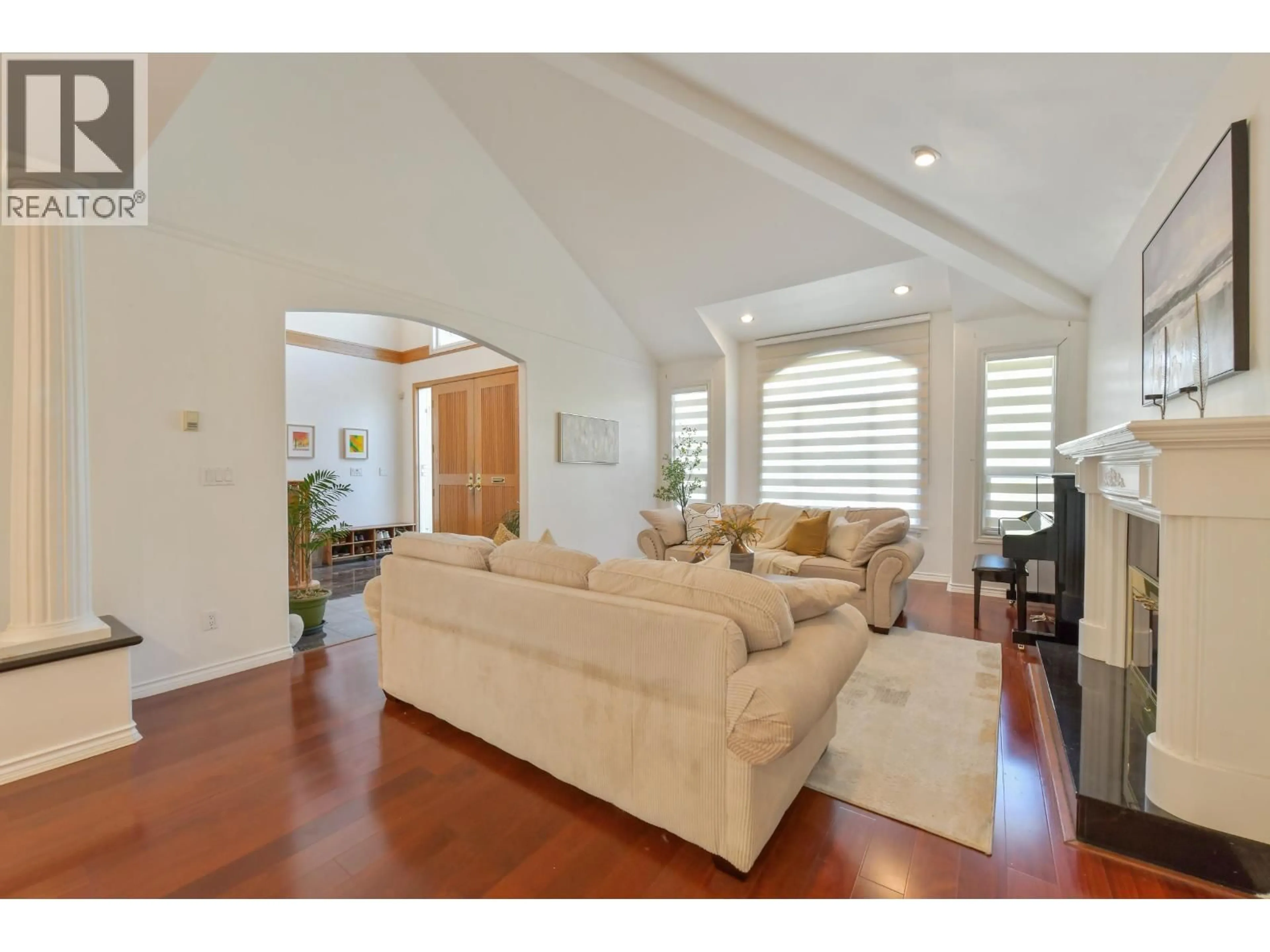 Living room with furniture, unknown for 9760 GILHURST CRESCENT, Richmond British Columbia V7A1P2