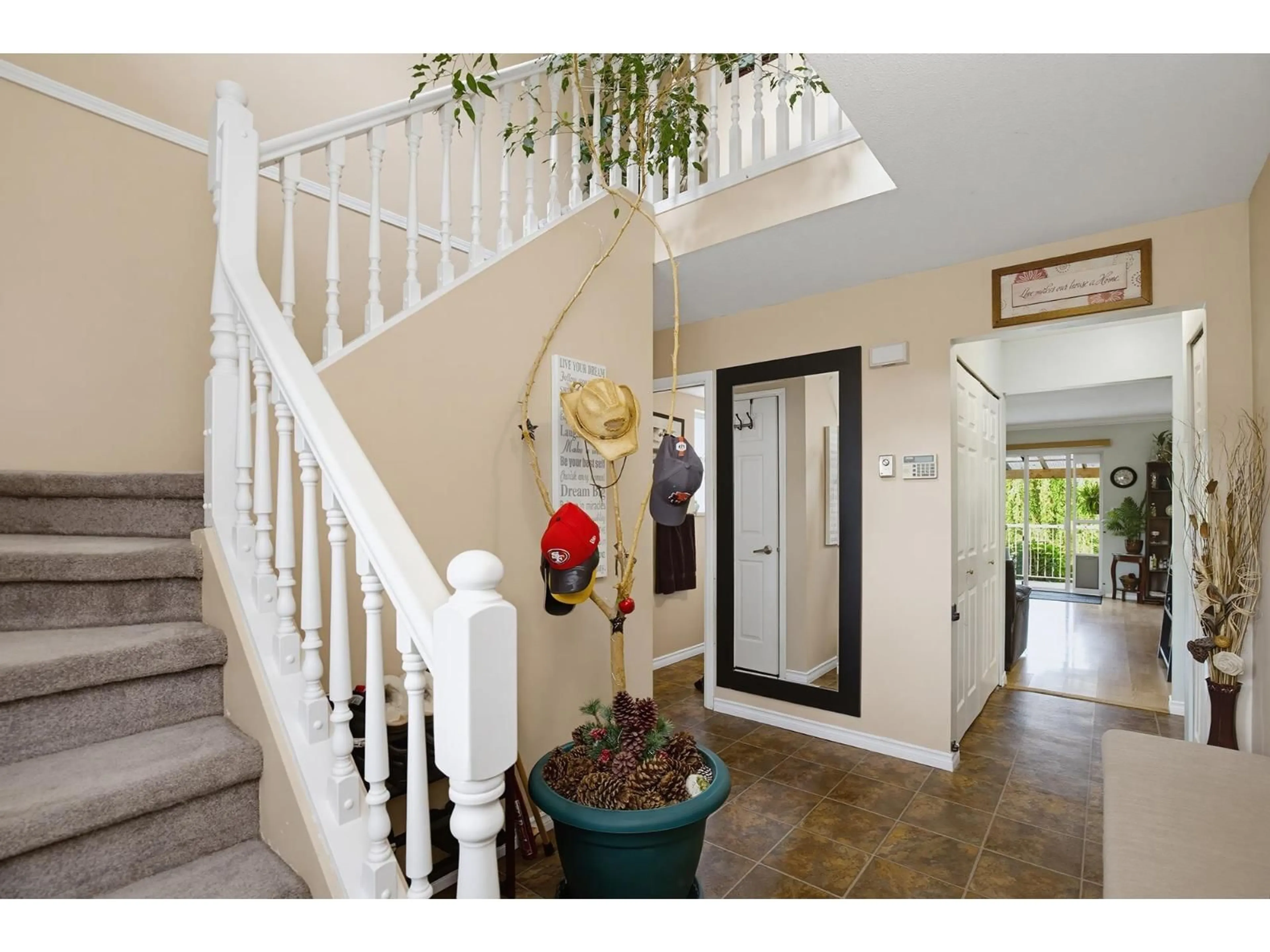 Indoor entryway for 7957 BURDOCK STREET, Mission British Columbia V2V4Y5