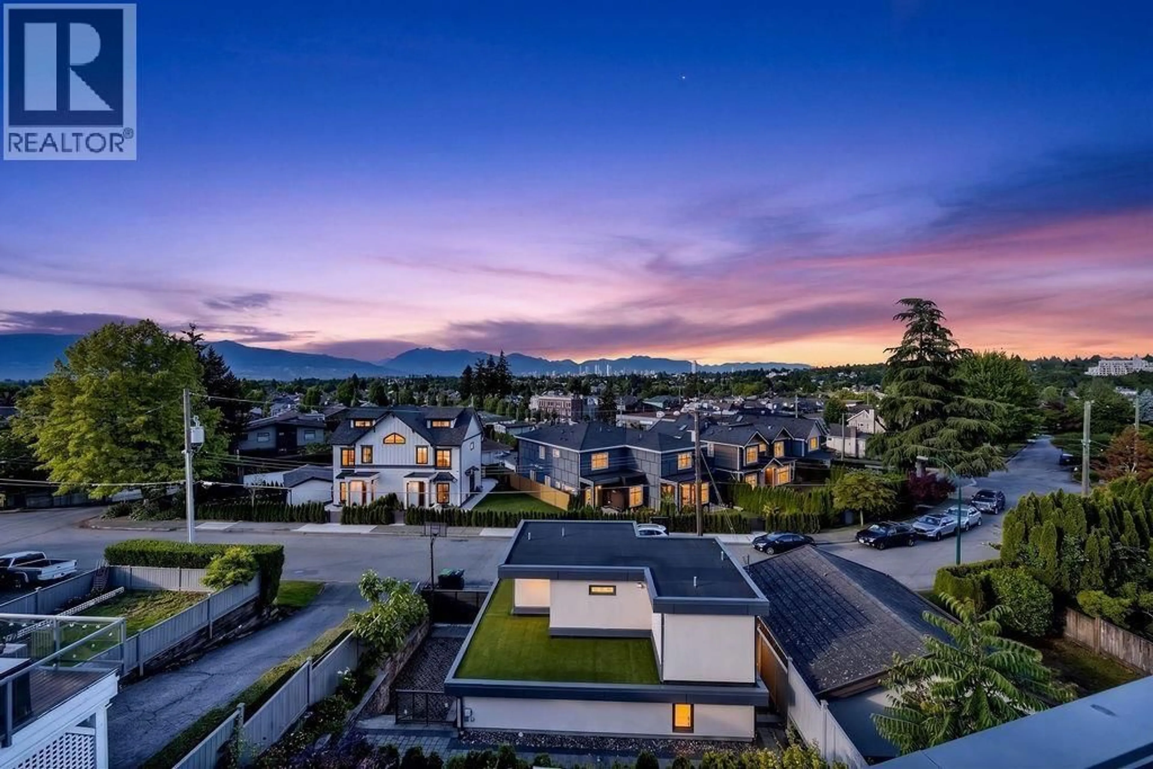 A pic from outside/outdoor area/front of a property/back of a property/a pic from drone, mountain view for 2863 KING EDWARD AVENUE, Vancouver British Columbia V6L1V1