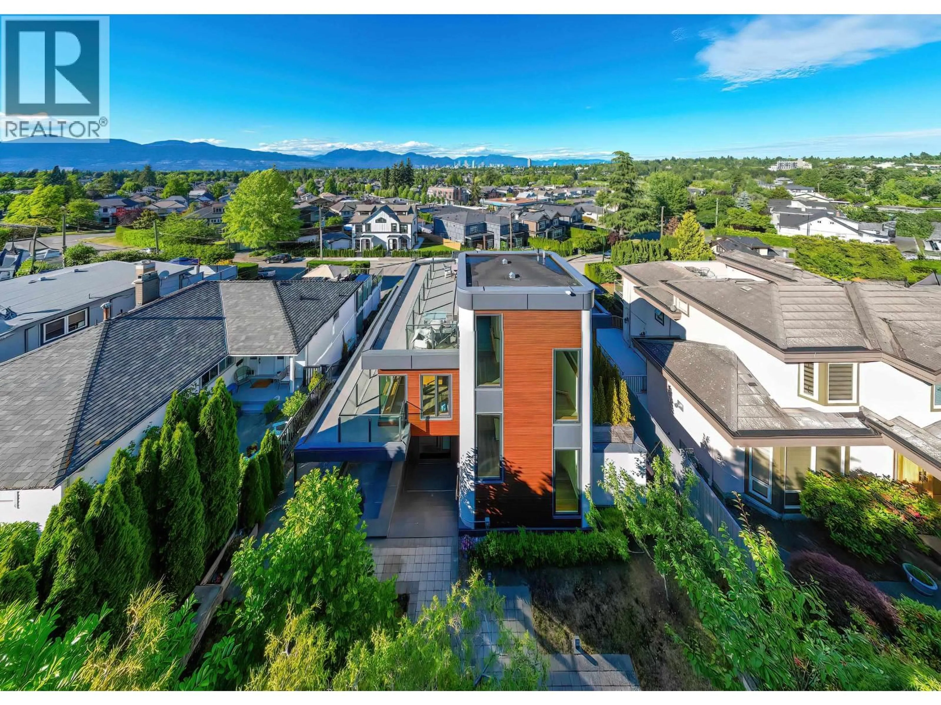 A pic from outside/outdoor area/front of a property/back of a property/a pic from drone, mountain view for 2863 KING EDWARD AVENUE, Vancouver British Columbia V6L1V1