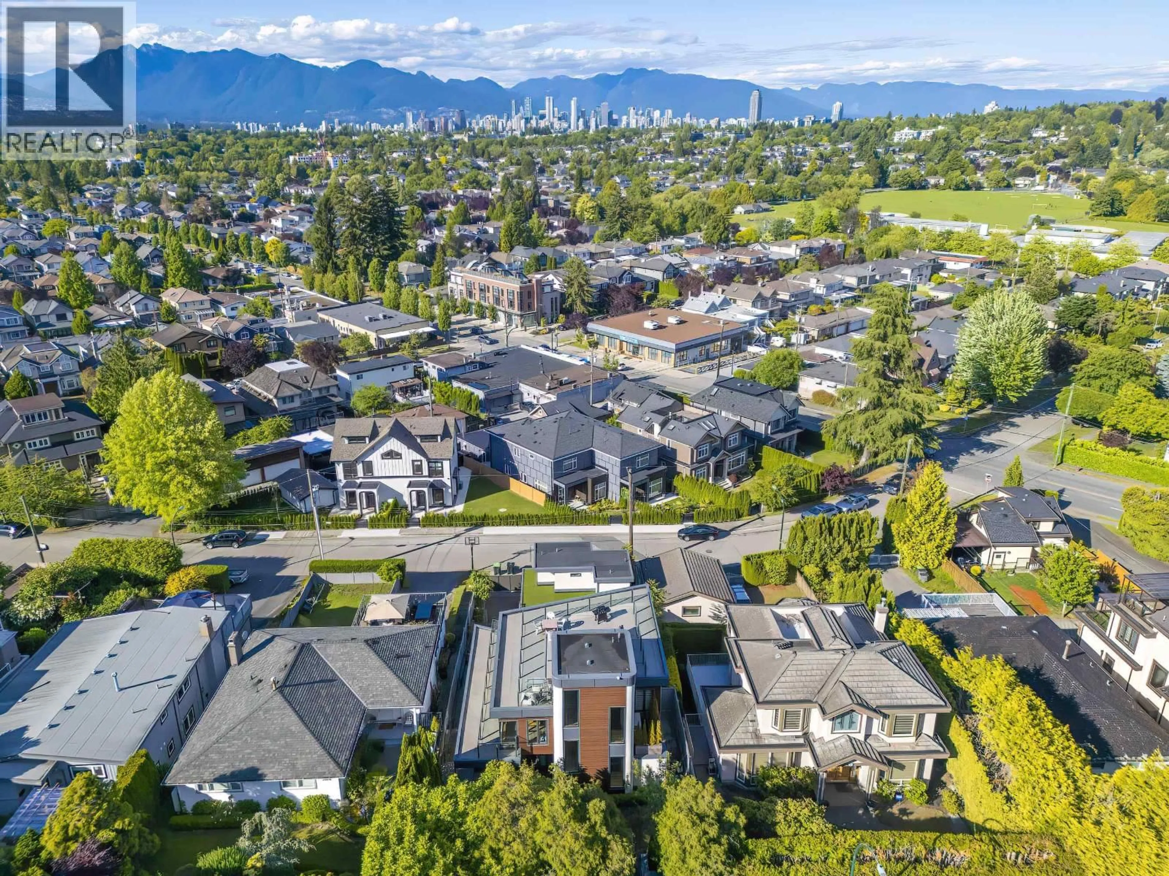 A pic from outside/outdoor area/front of a property/back of a property/a pic from drone, mountain view for 2863 KING EDWARD AVENUE, Vancouver British Columbia V6L1V1