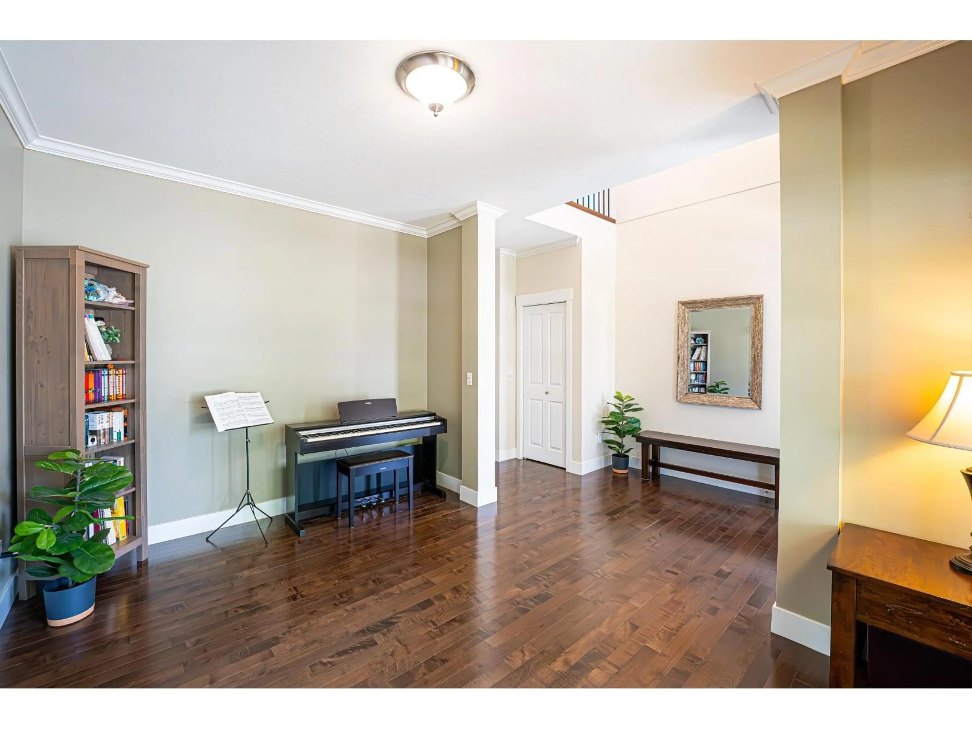Indoor entryway for 17916 71 AVENUE, Surrey British Columbia V3S7C7