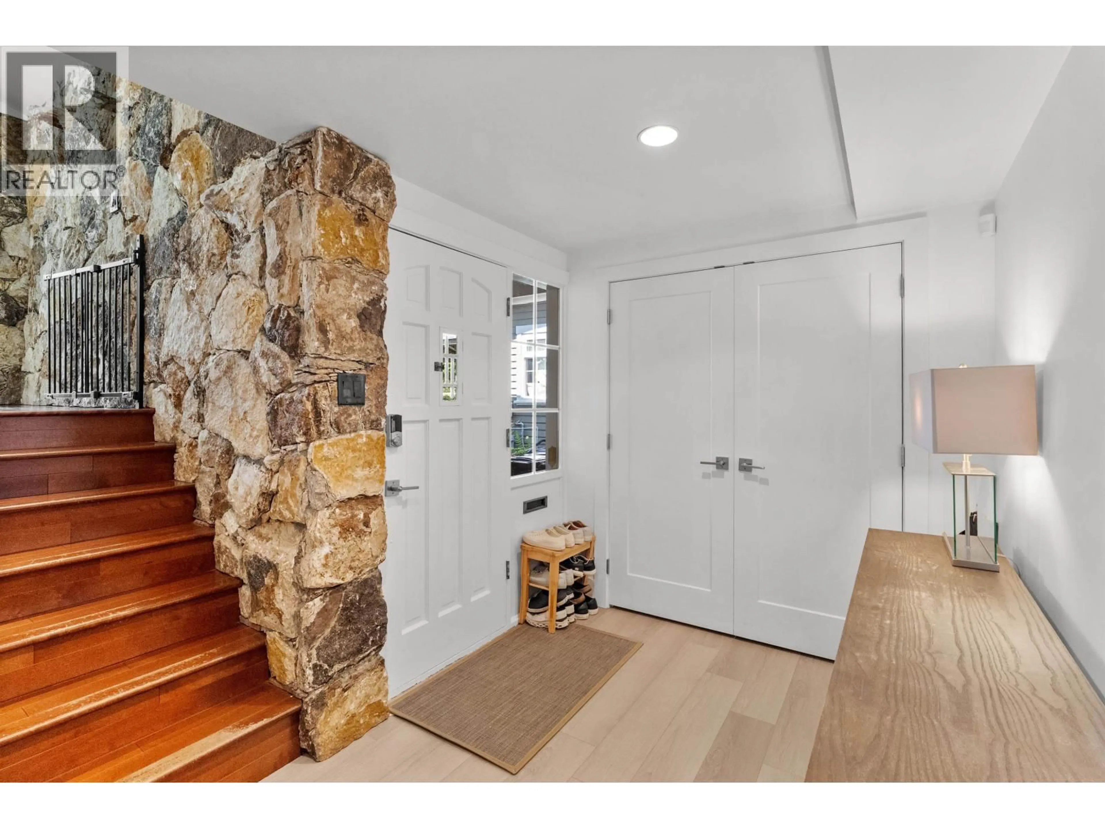 Indoor entryway for 1620 ENDERBY AVENUE, Delta British Columbia V4L1T1
