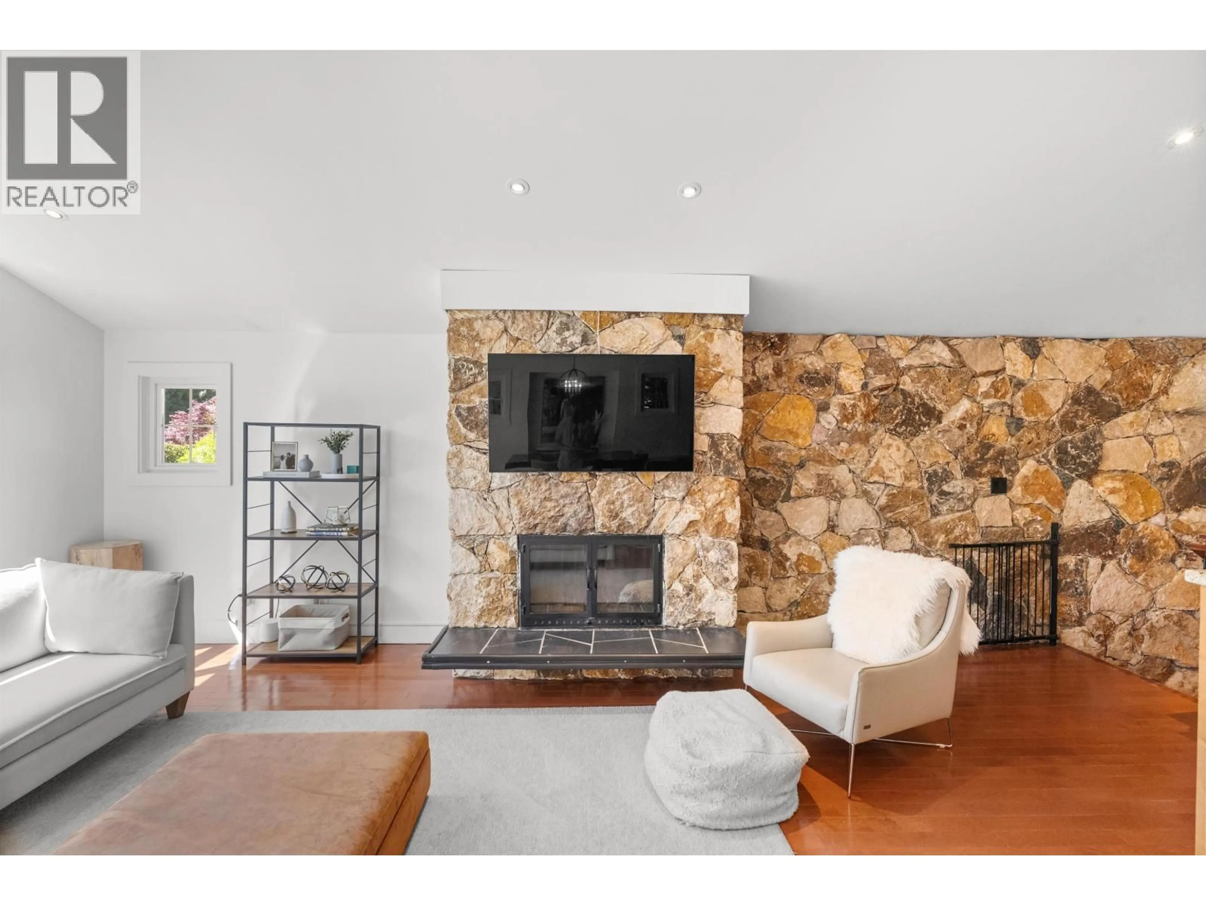 Living room with furniture, unknown for 1620 ENDERBY AVENUE, Delta British Columbia V4L1T1