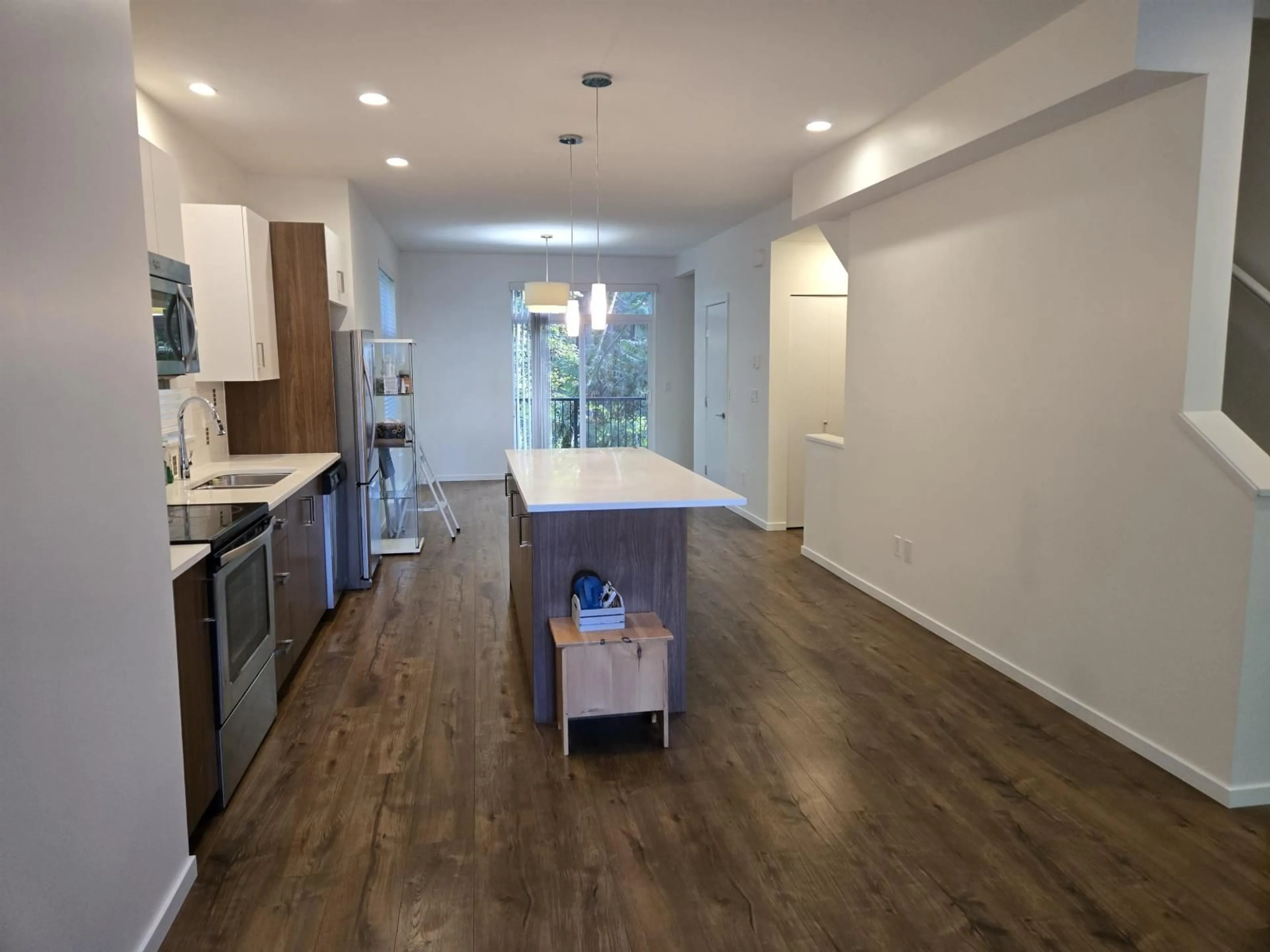 Open concept kitchen, wood/laminate floor for 39 - 5858 142 STREET, Surrey British Columbia V3X0H2