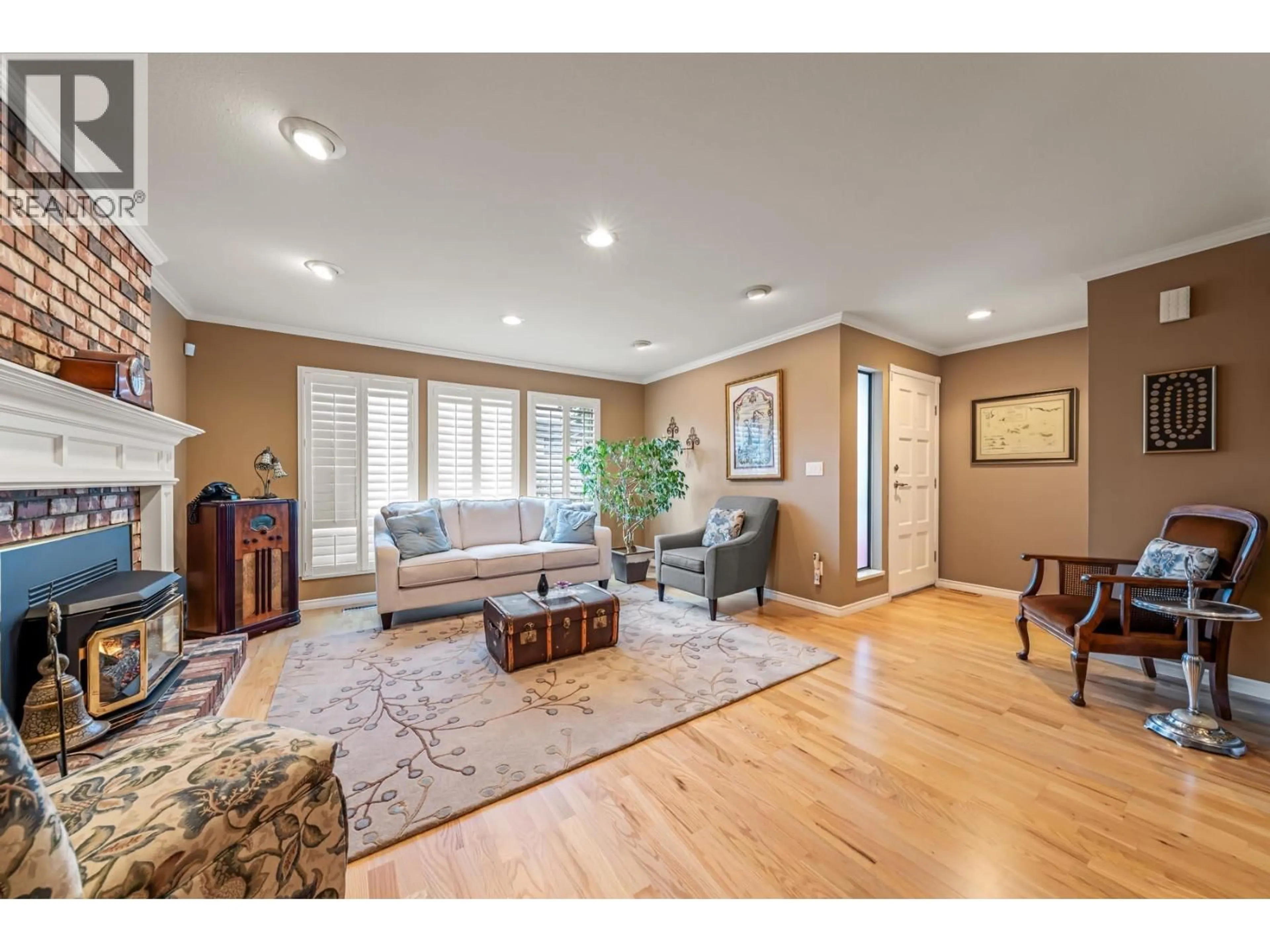 Living room with furniture, wood/laminate floor for 3162 OXFORD STREET, Port Coquitlam British Columbia V3B4C5