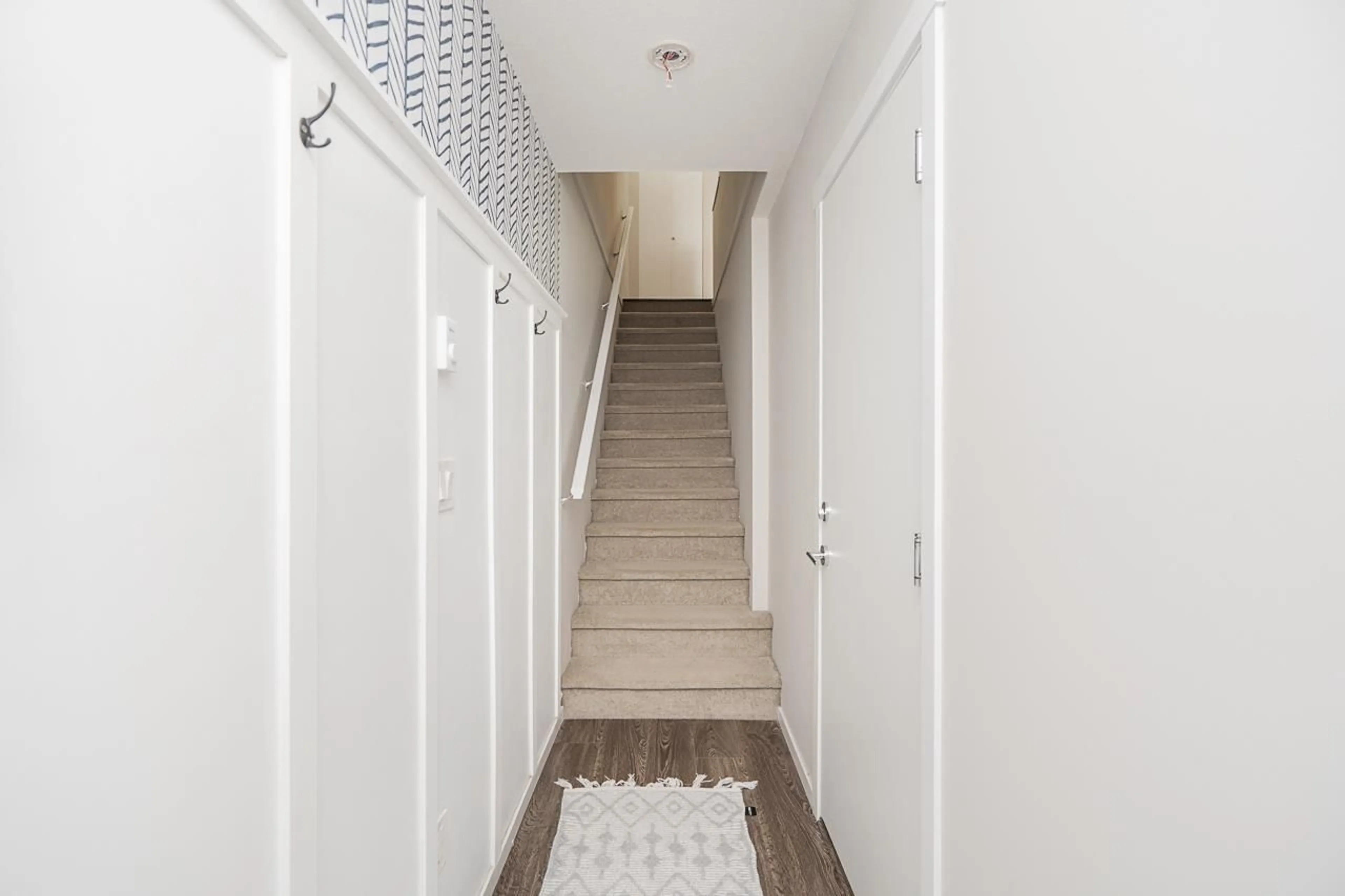 Indoor entryway for 46 - 5858 142 STREET, Surrey British Columbia V3X0H2
