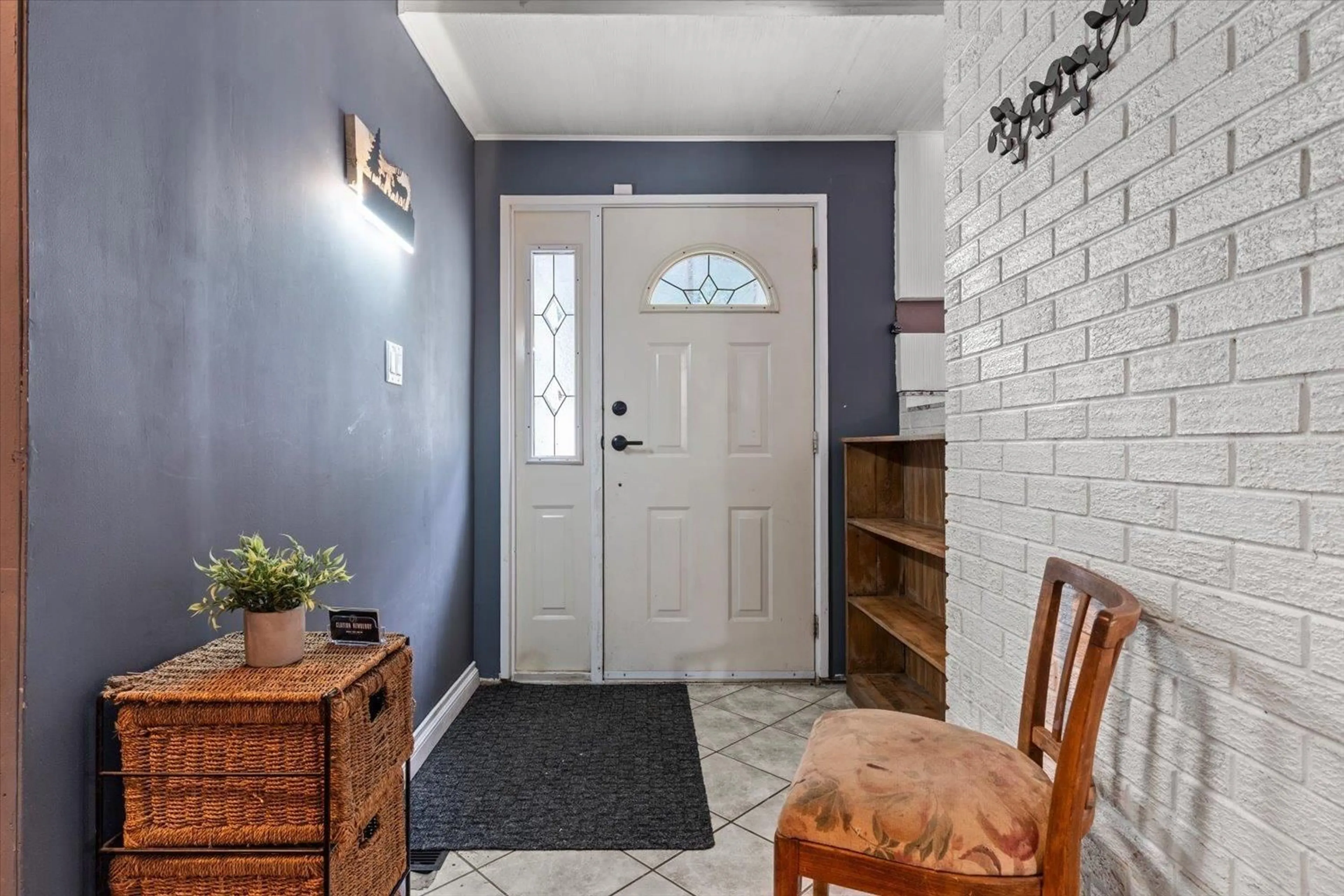 Indoor entryway for 19865 PETER STREET, Hope British Columbia V0X1L2