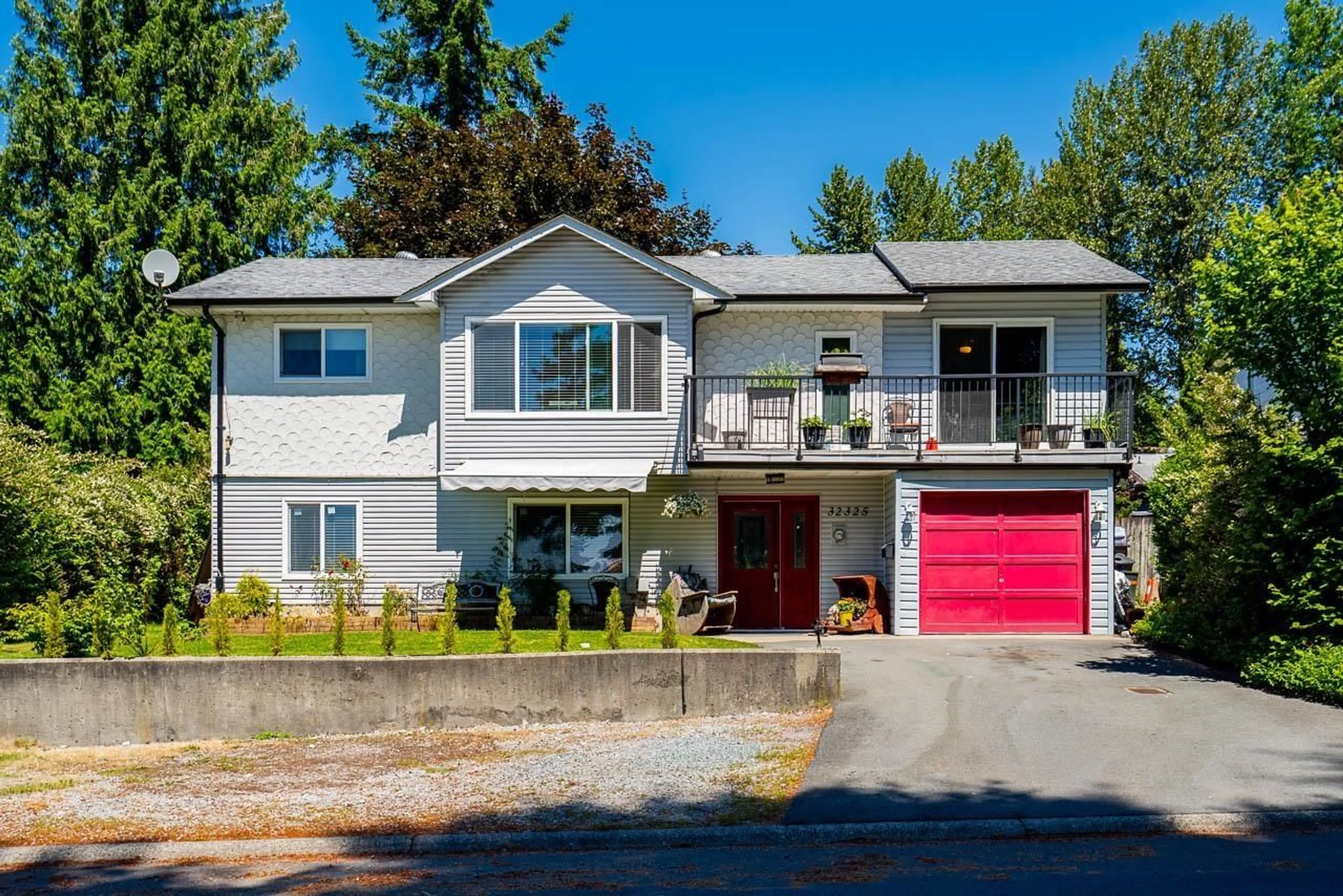 Home with vinyl exterior material, street for 32325 PTARMIGAN DRIVE, Mission British Columbia V2V5K3