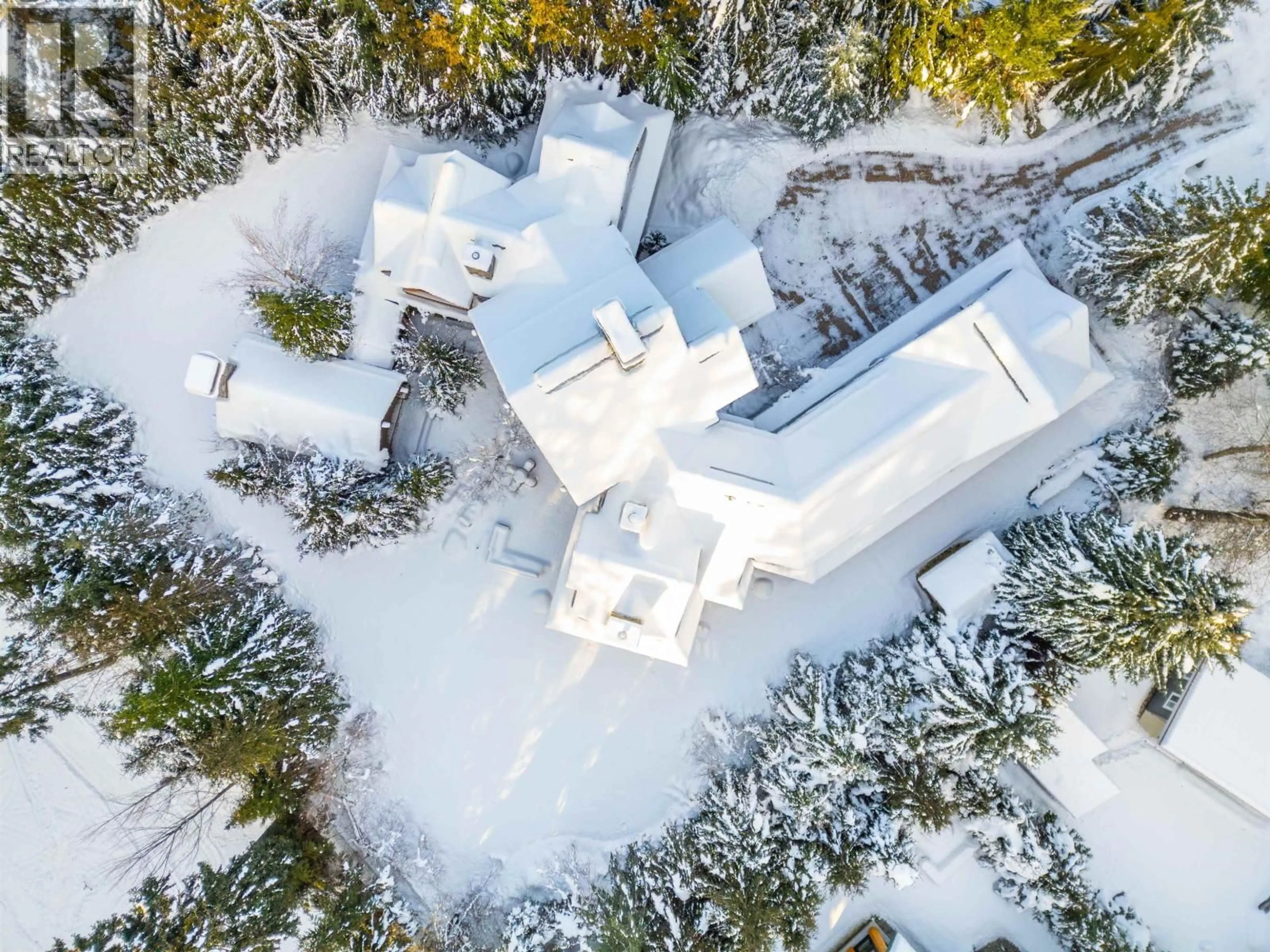 A pic from outside/outdoor area/front of a property/back of a property/a pic from drone, street for 6693 TAPLEY PLACE, Whistler British Columbia V6E0C5