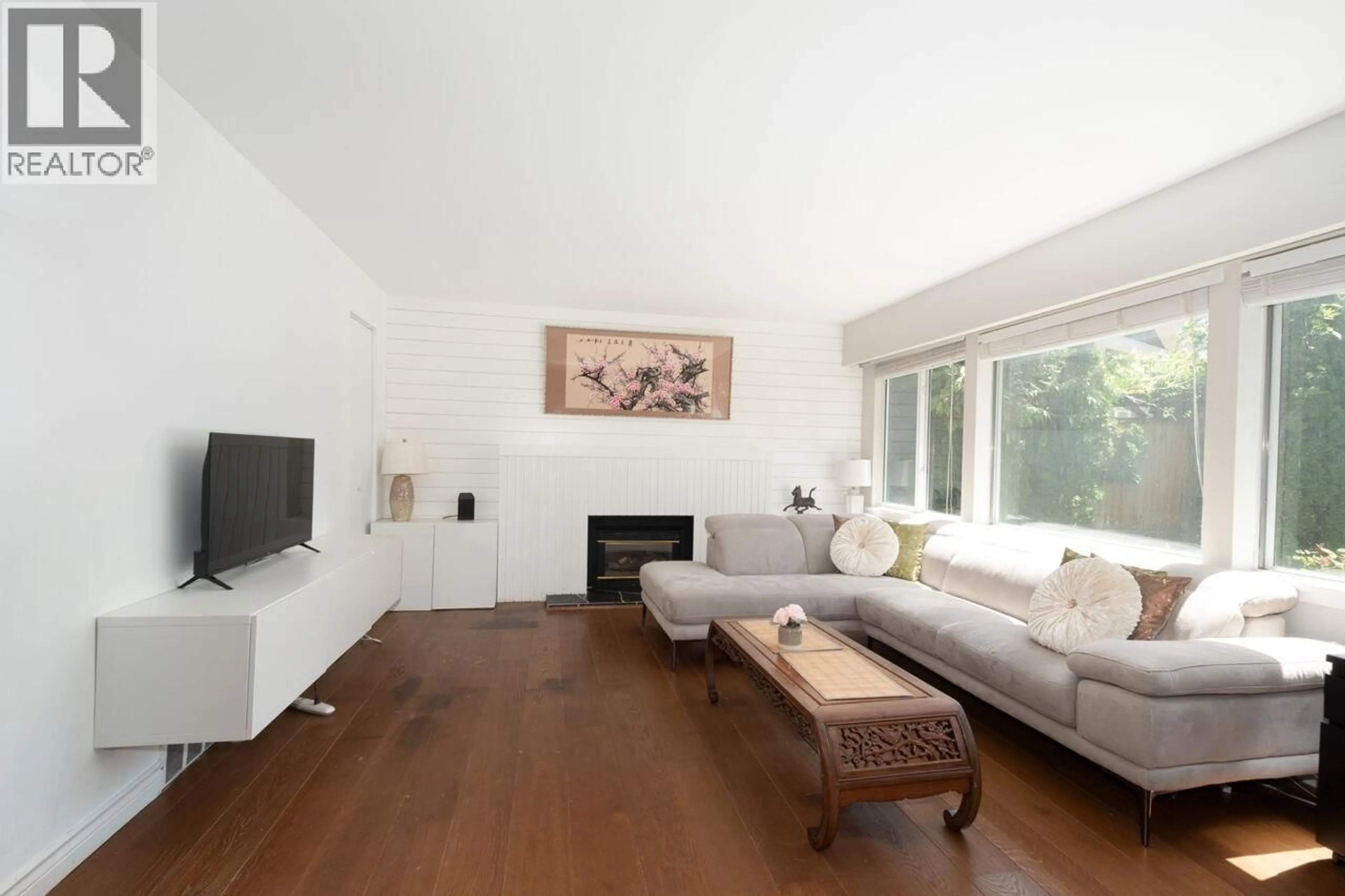 Living room with furniture, wood/laminate floor for 3411 WARDMORE PLACE, Richmond British Columbia V7C1S6