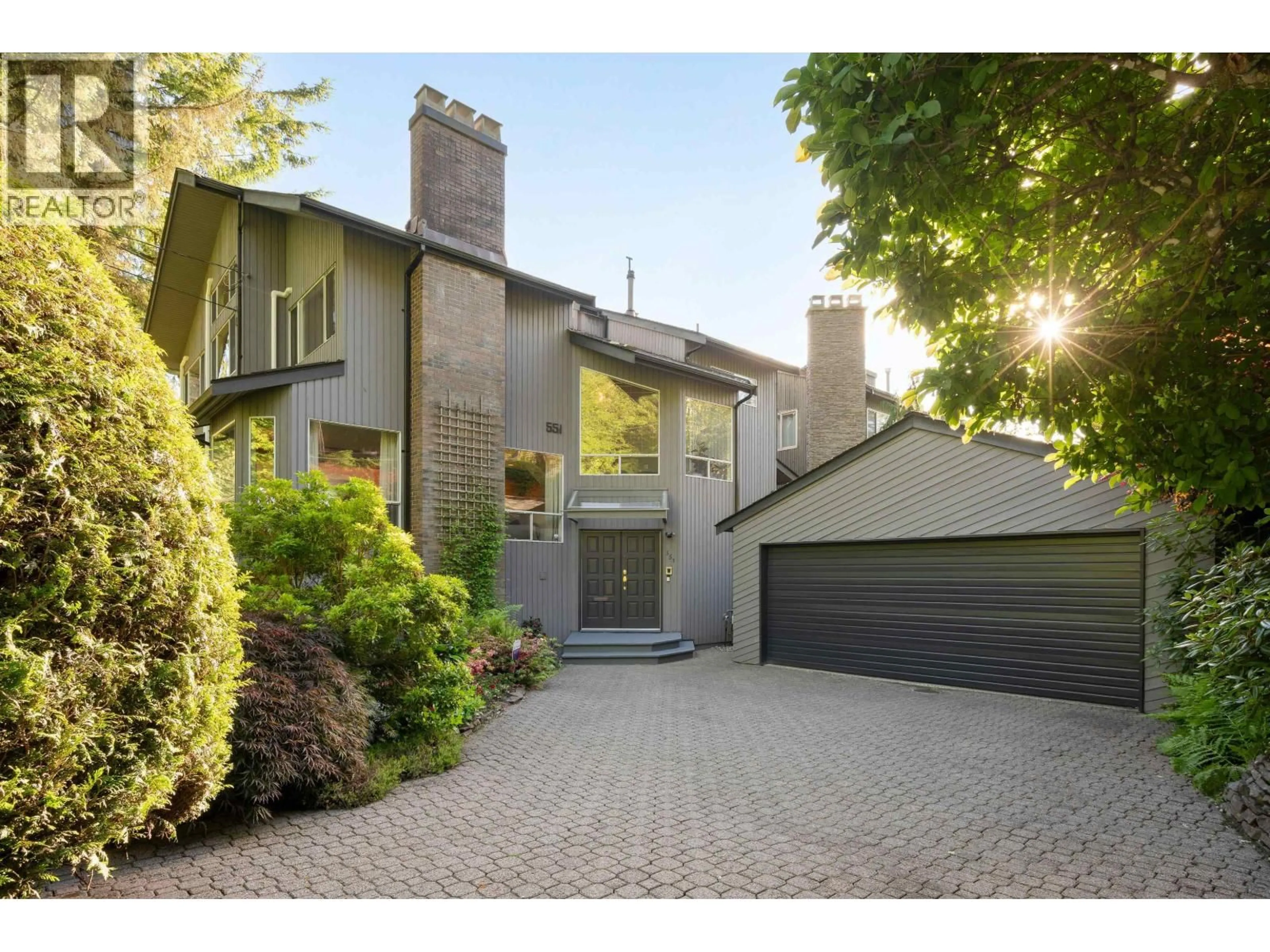 Home with brick exterior material, street for 551 PALISADE DRIVE, North Vancouver British Columbia V7R2H9