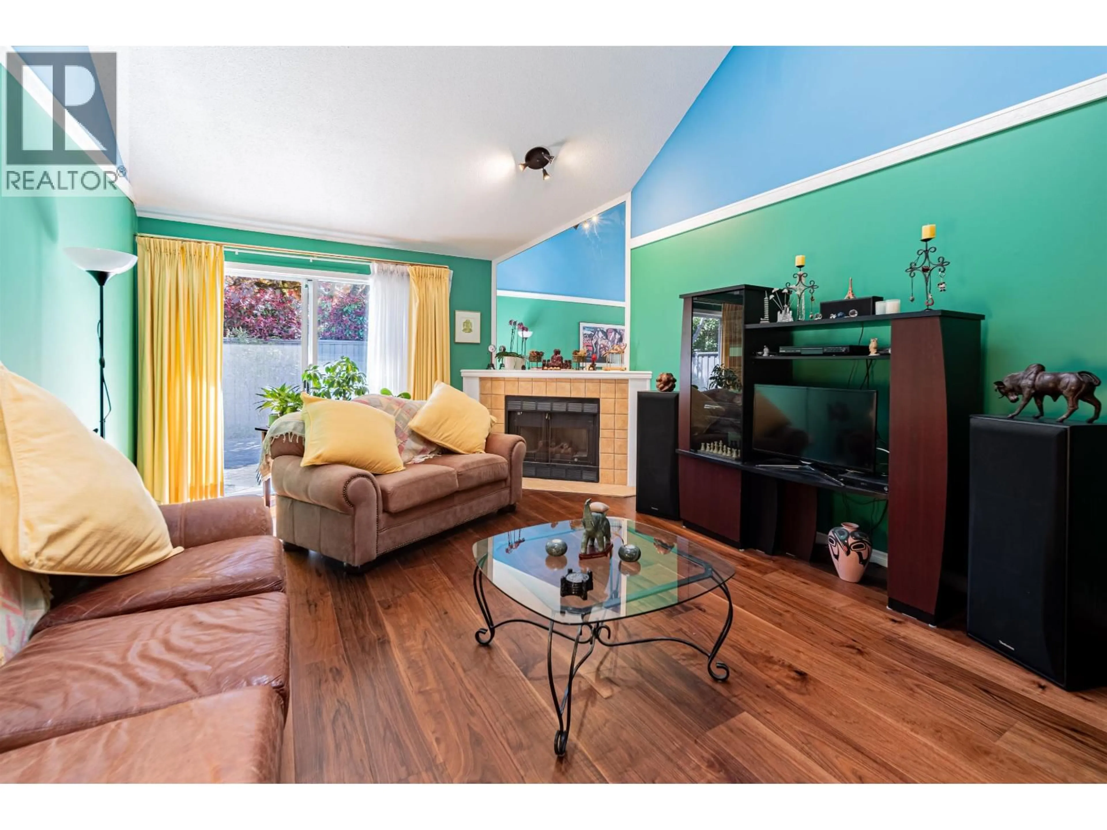 Living room with furniture, wood/laminate floor for 2 - 8111 FRANCIS ROAD, Richmond British Columbia V6Y3R3