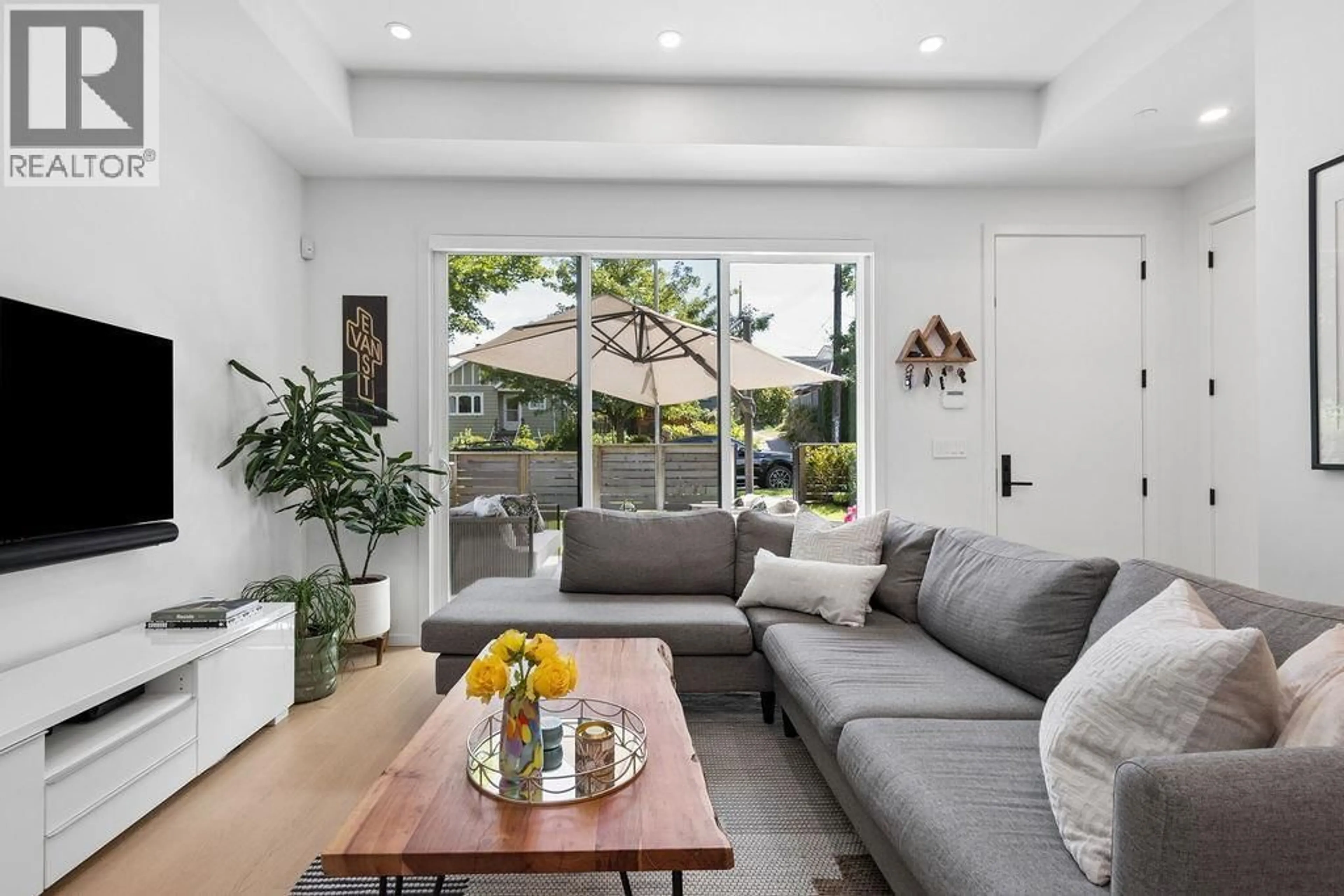 Living room with furniture, unknown for 11 19TH AVENUE, Vancouver British Columbia V5V1H8