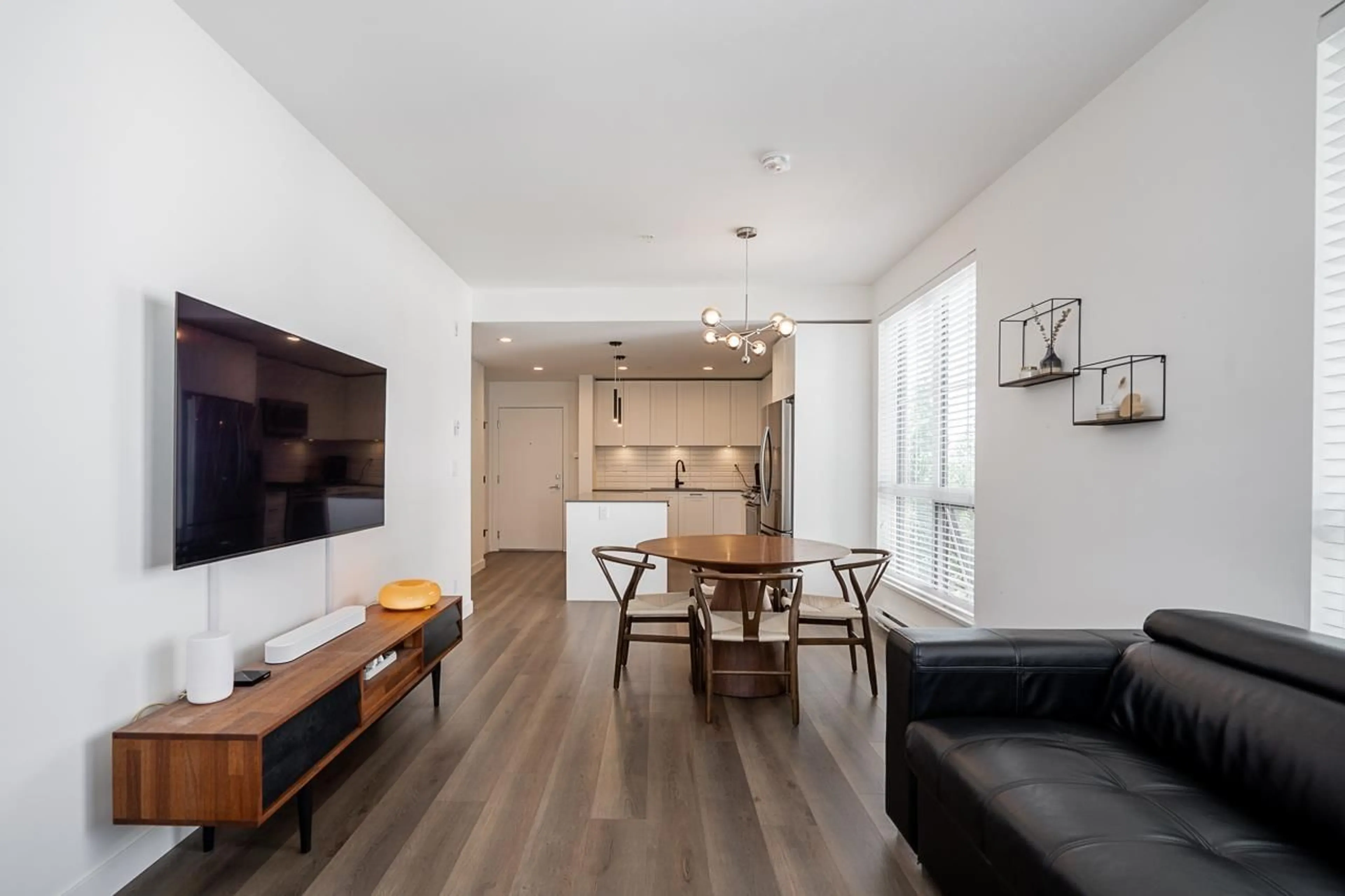 Living room with furniture, wood/laminate floor for 303 - 20019 83A AVENUE, Langley British Columbia V2Y5K6