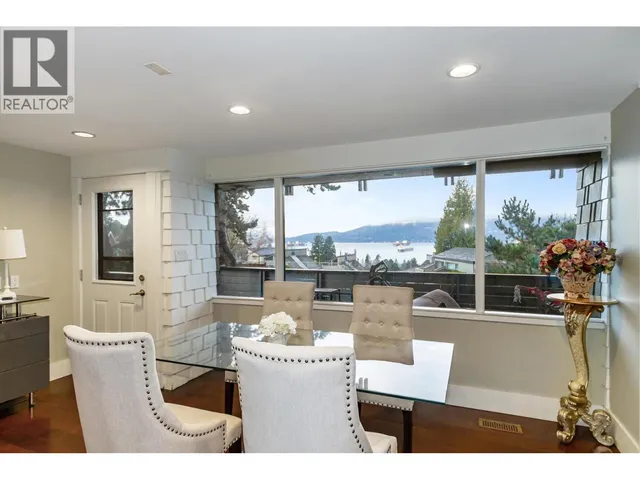 1995 SASAMAT PLACE, Vancouver 3
