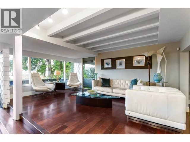 1995 SASAMAT PLACE, Vancouver 5