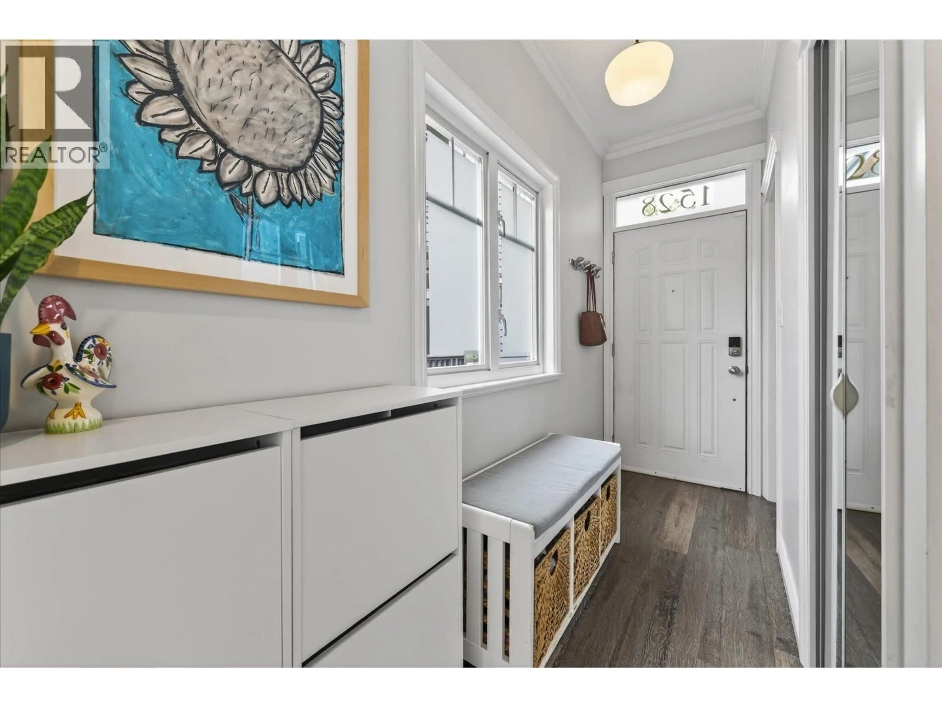 Indoor entryway for 1528 PENDER STREET, Vancouver British Columbia V5L1W1