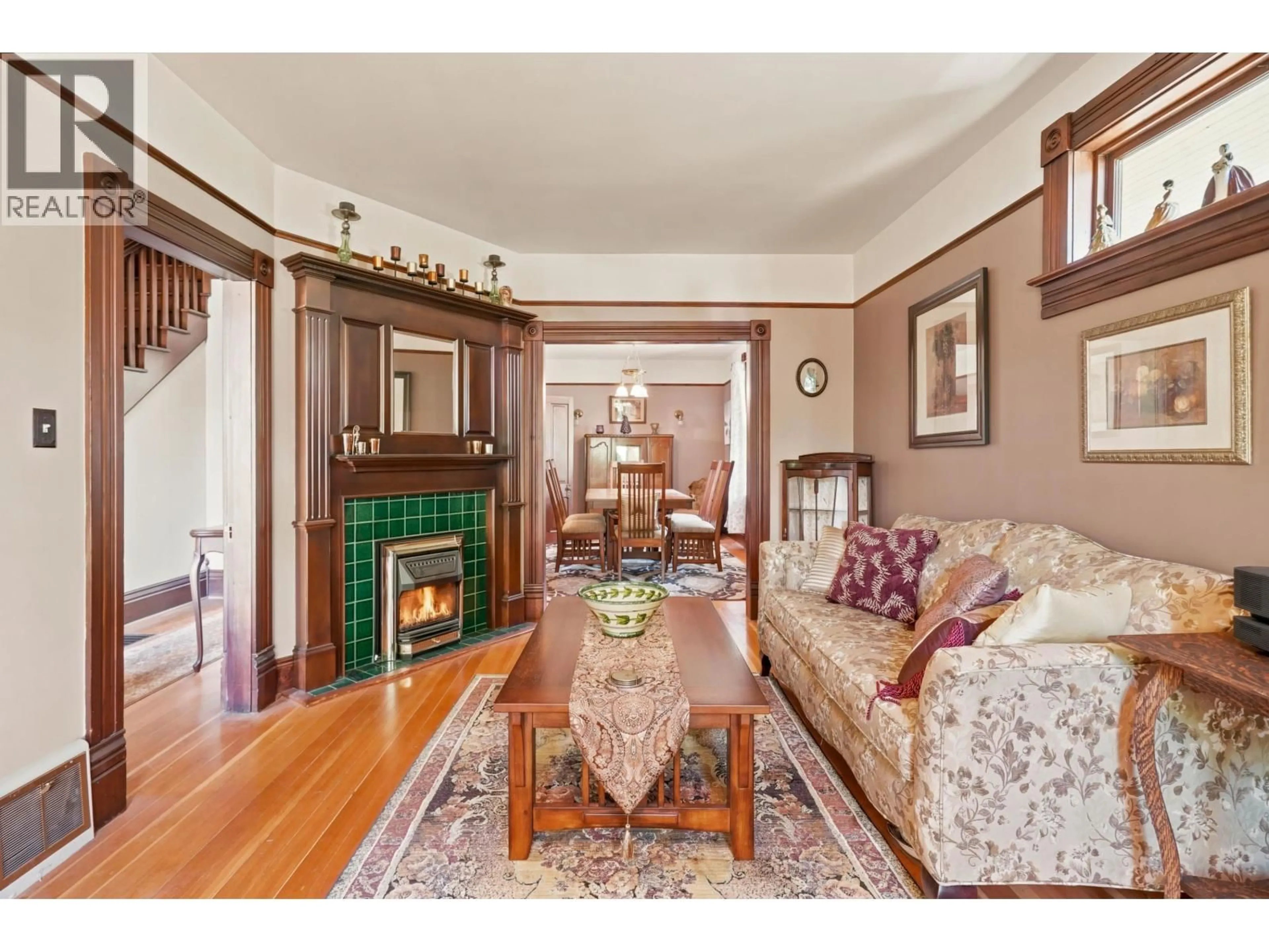 Living room with furniture, unknown for 1010 LONDON STREET, New Westminster British Columbia V3M3B8