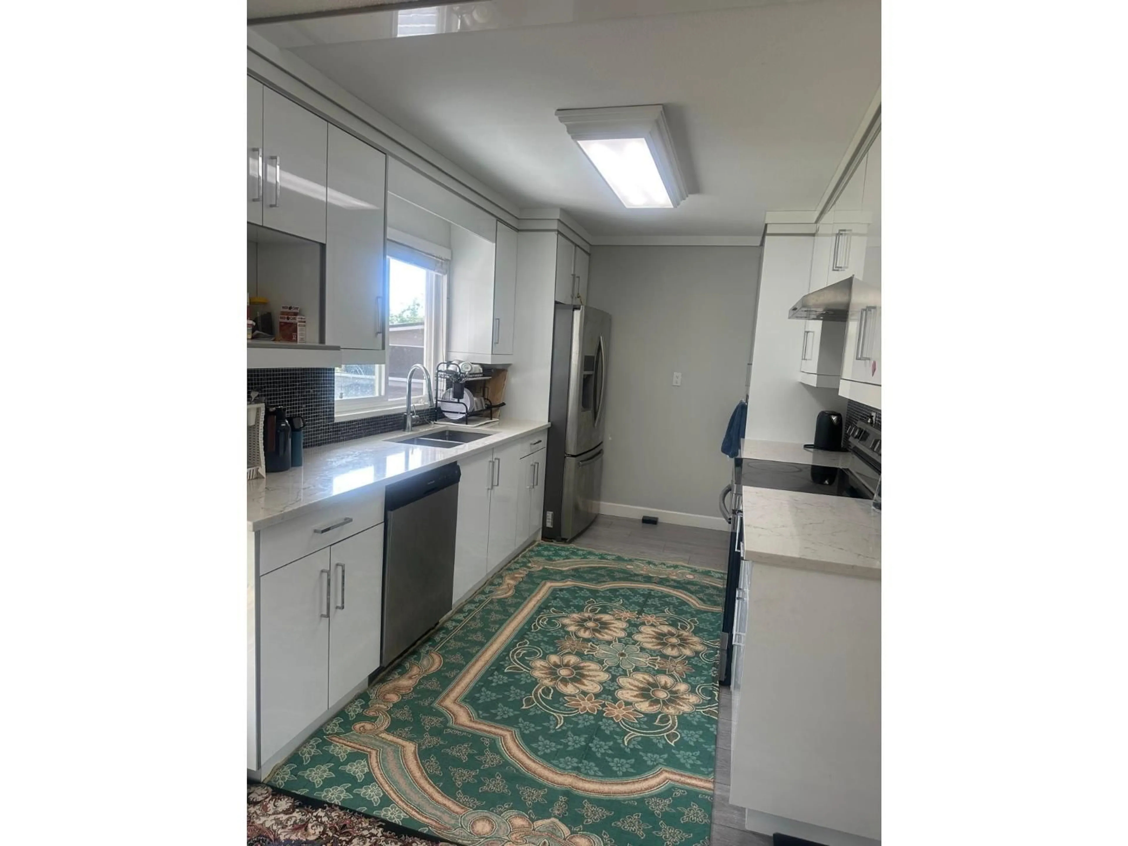 Standard kitchen, ceramic/tile floor for 18254 56A AVENUE NORTH, Surrey British Columbia V3S6E3