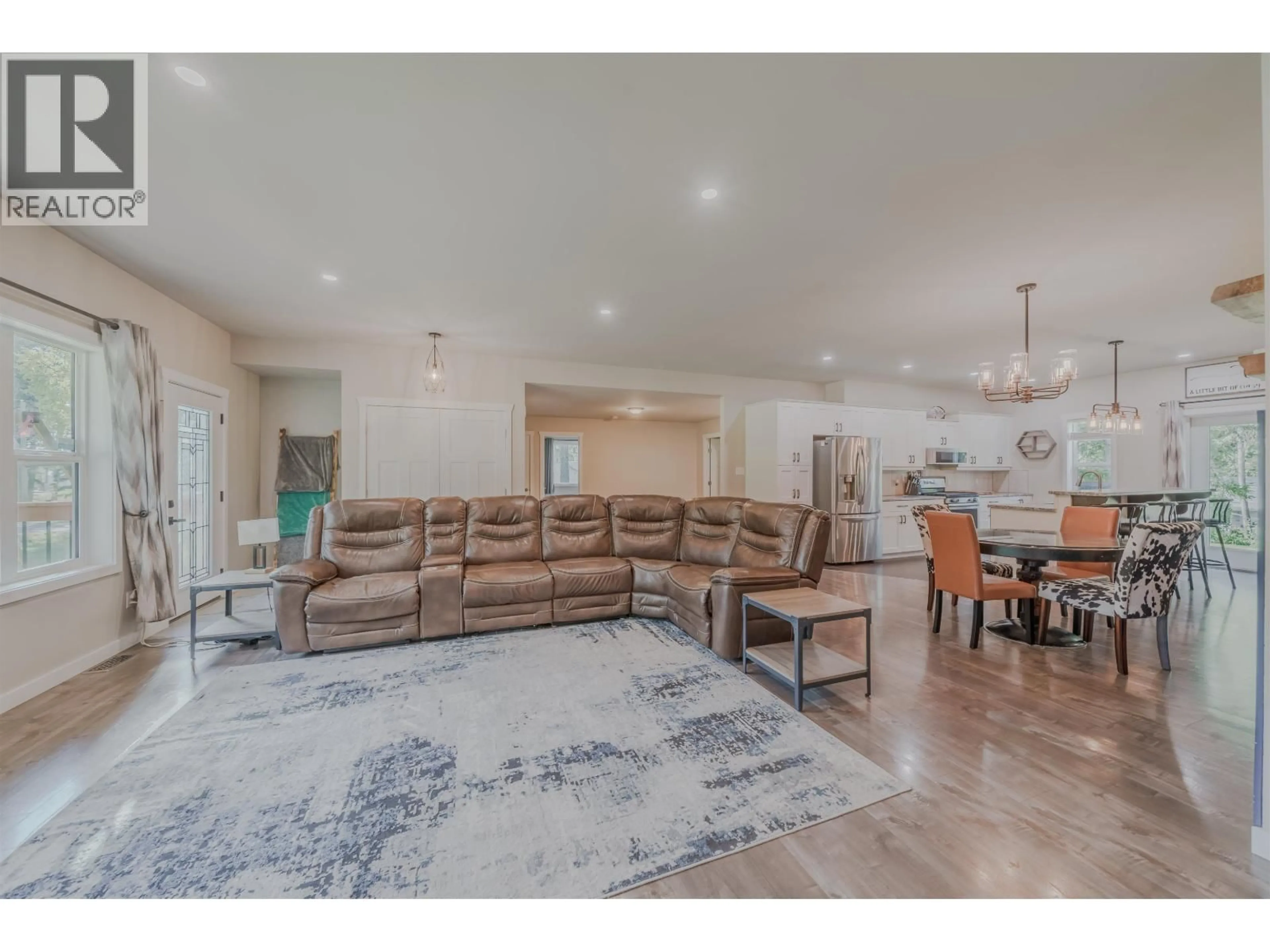 Living room with furniture, unknown for 5065 KINNCUM ROAD, 108 Mile Ranch British Columbia V0K2Z0
