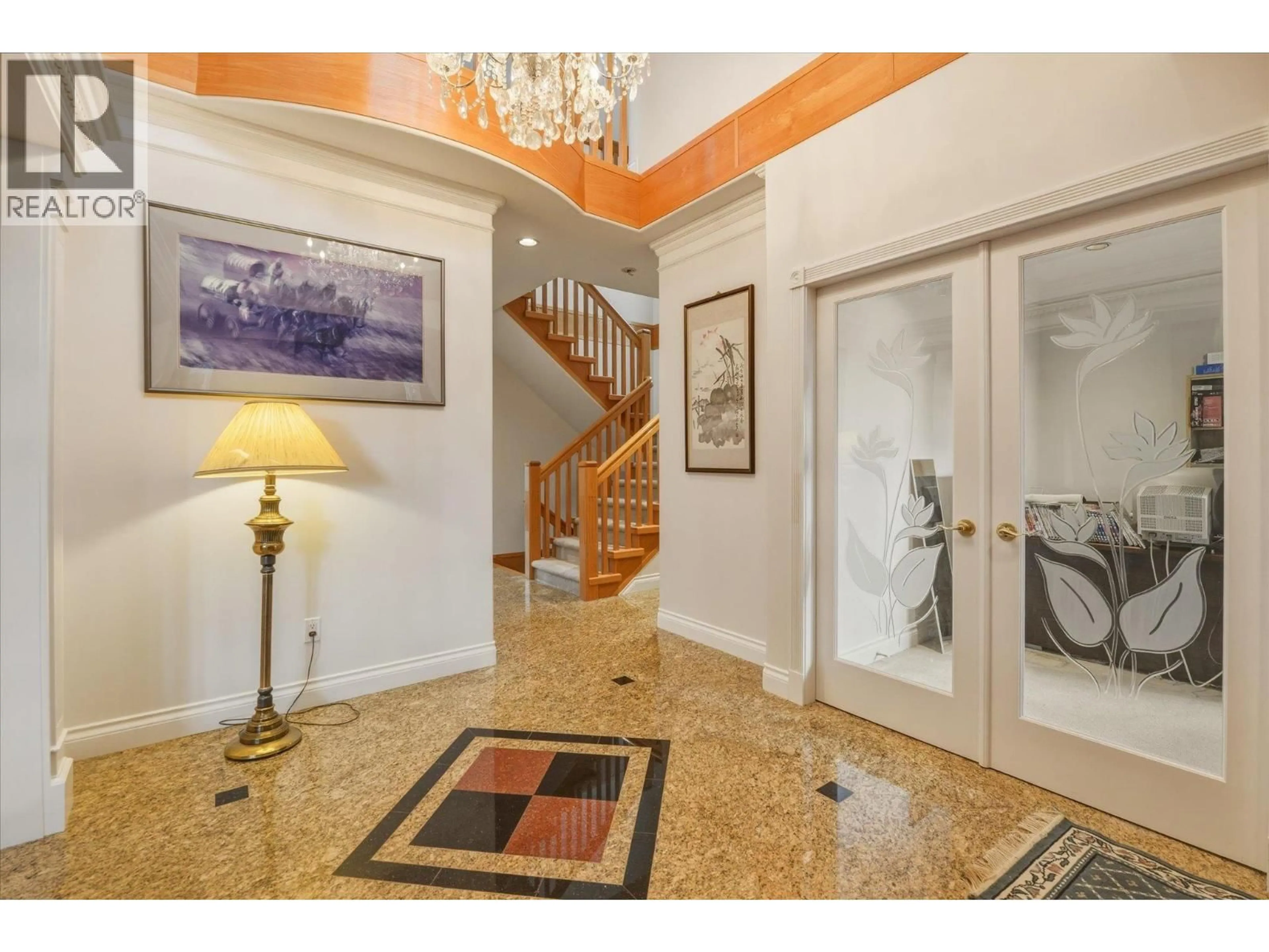 Indoor foyer for 6582 MAPLE STREET, Vancouver British Columbia V6P5P2
