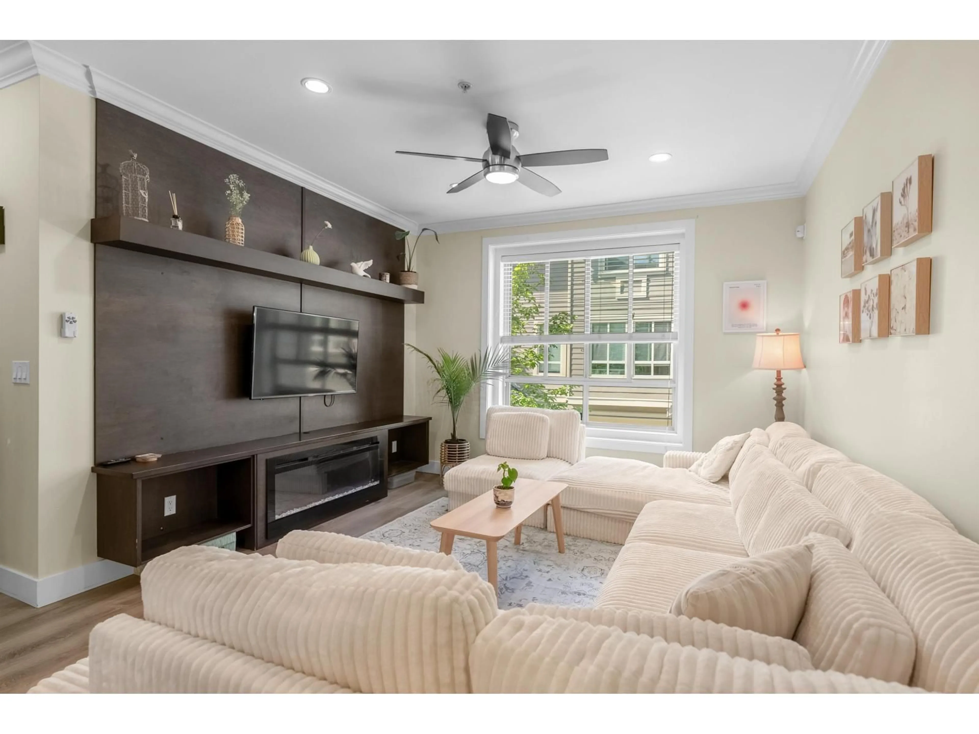 Living room with furniture, ceramic/tile floor for 37 - 19913 70 AVENUE, Langley British Columbia V2Y0S9