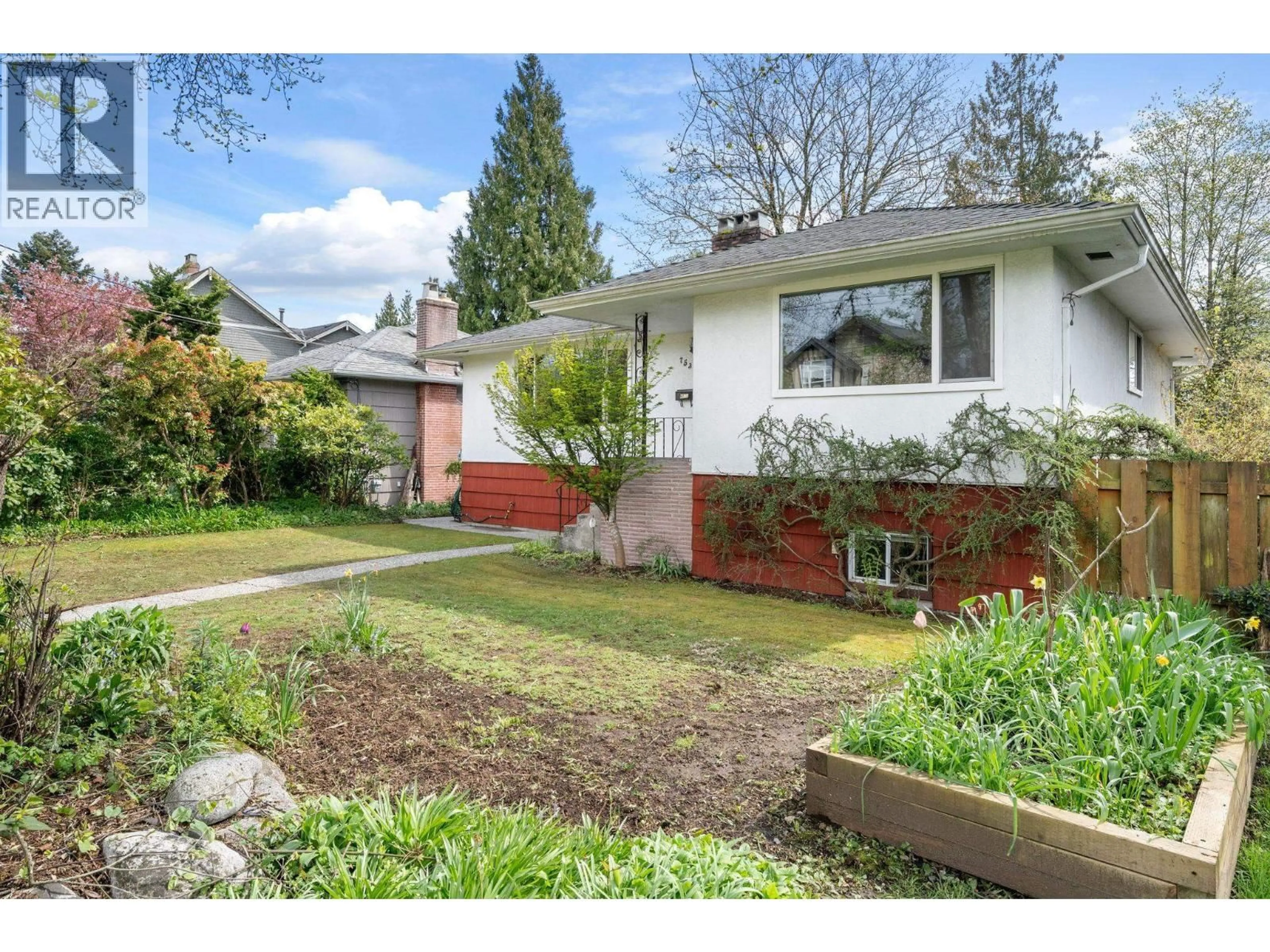 Unknown for 753 9TH STREET, North Vancouver British Columbia V7L2C1