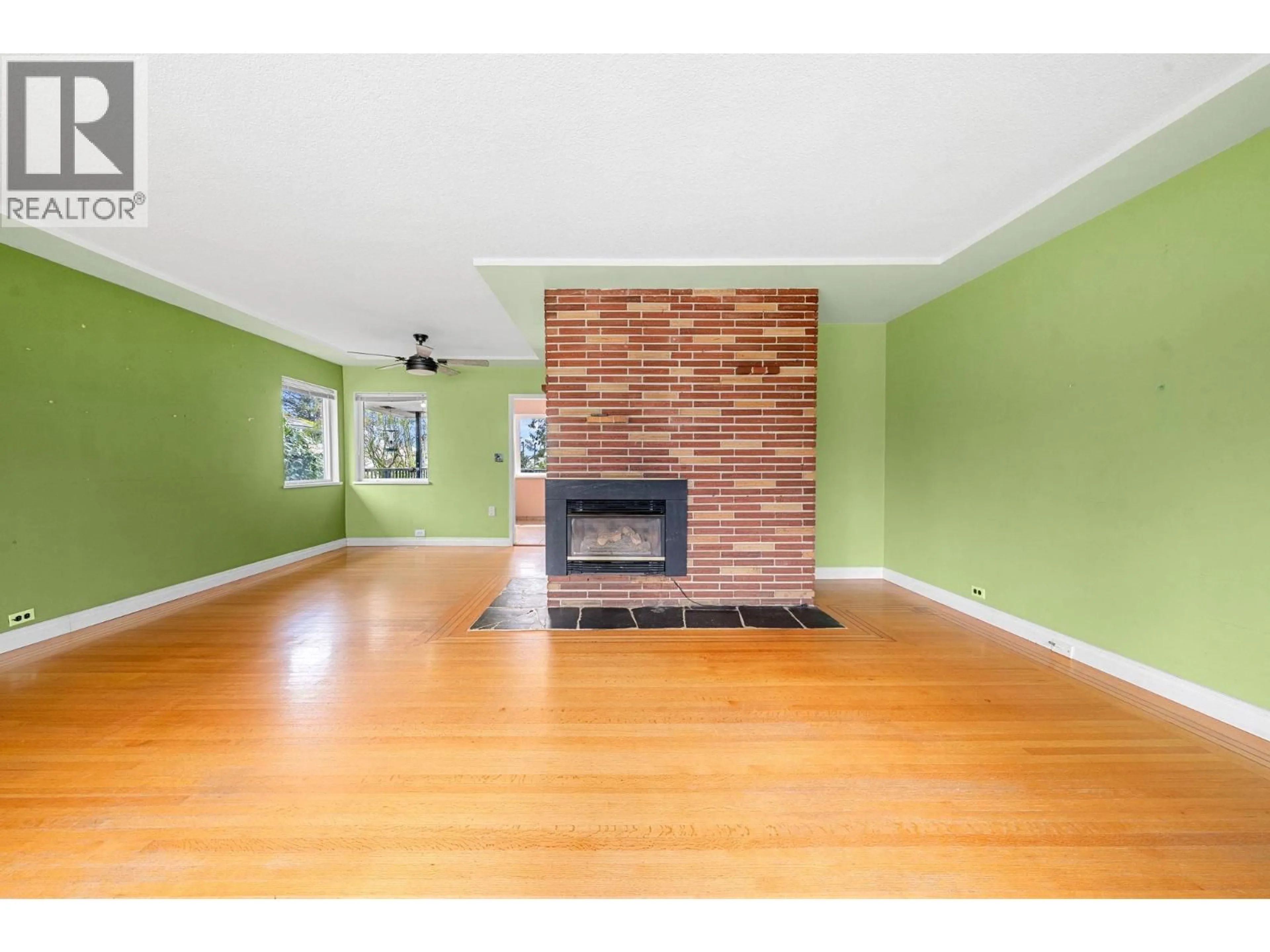 Unknown for 753 9TH STREET, North Vancouver British Columbia V7L2C1