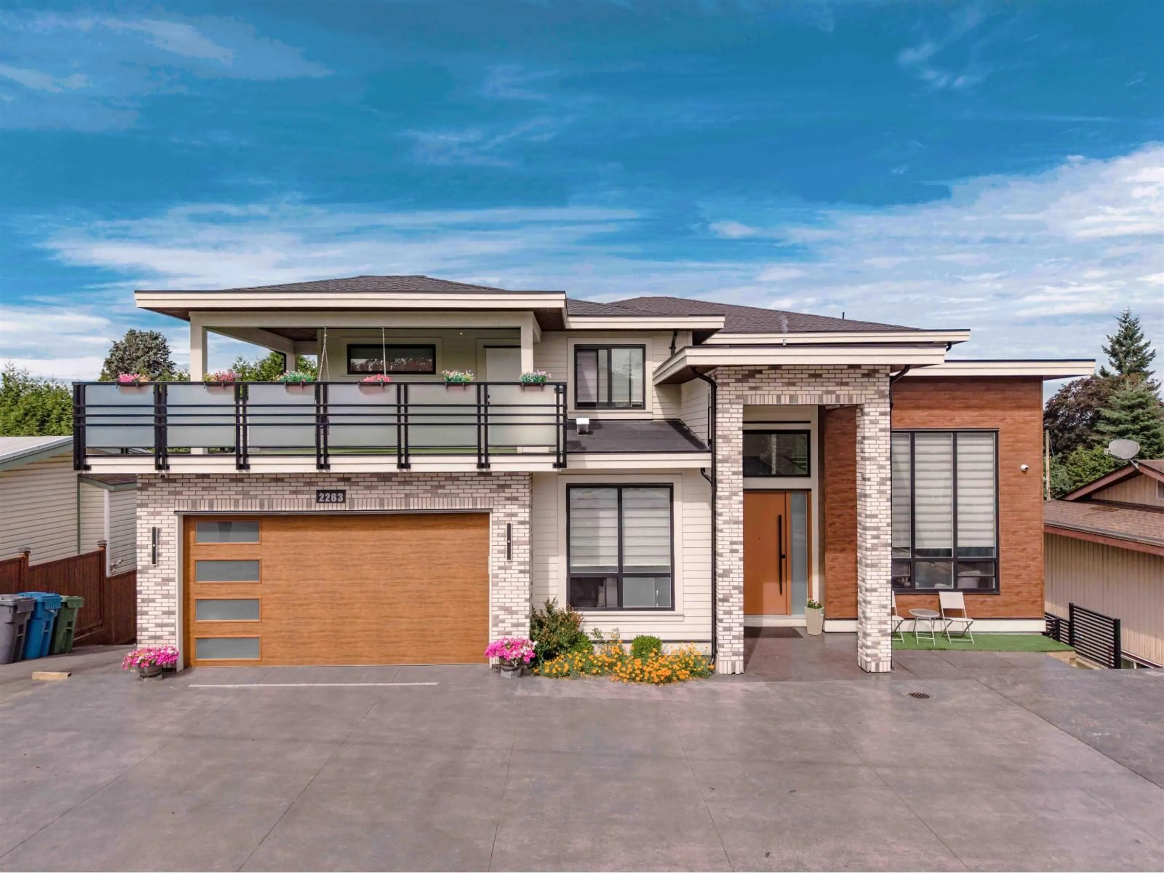 Home with brick exterior material, street for 2263 BEVAN CRESCENT, Abbotsford British Columbia V2T3Z4